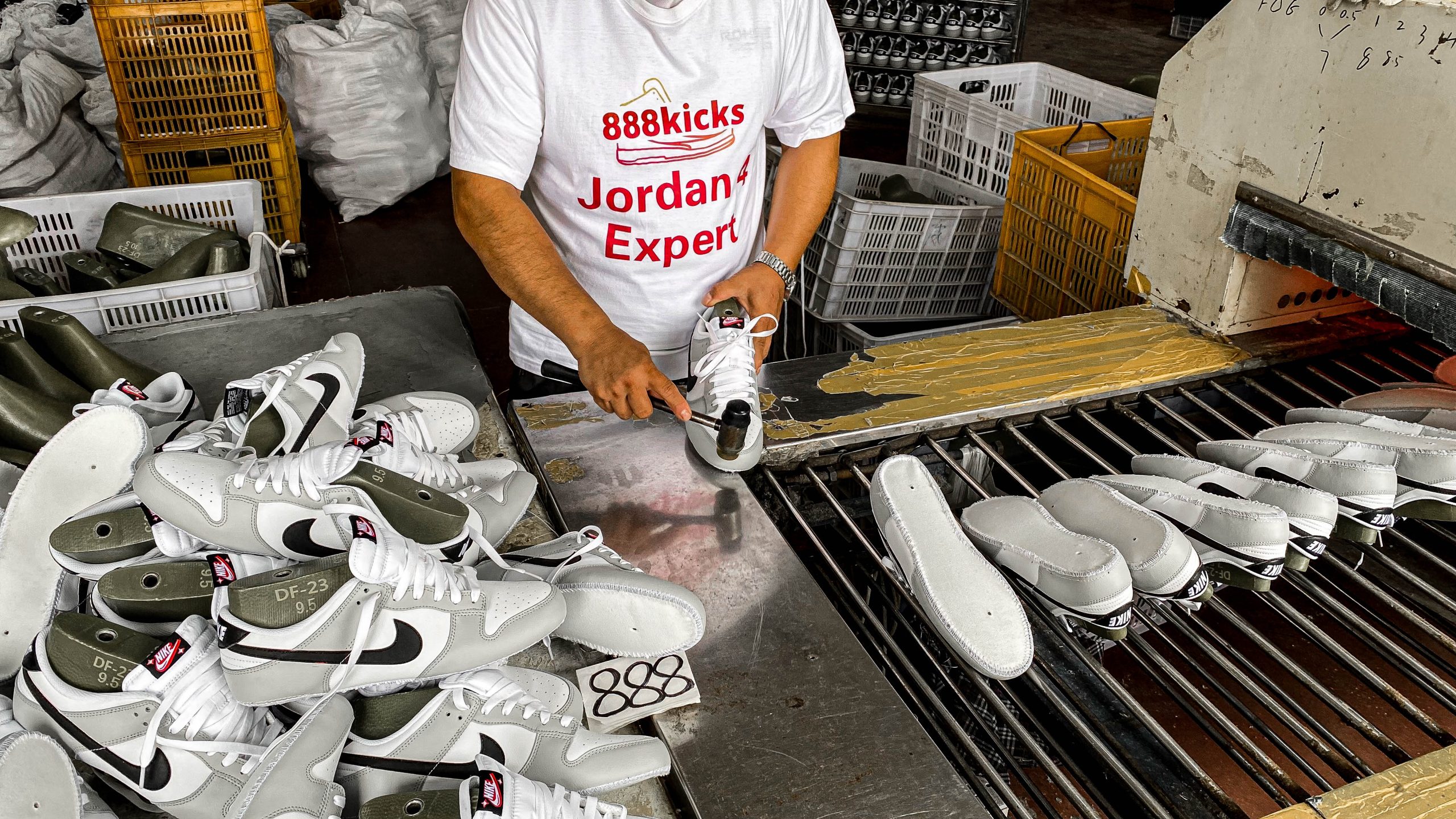 Nike Dunk Low SE Jackpot