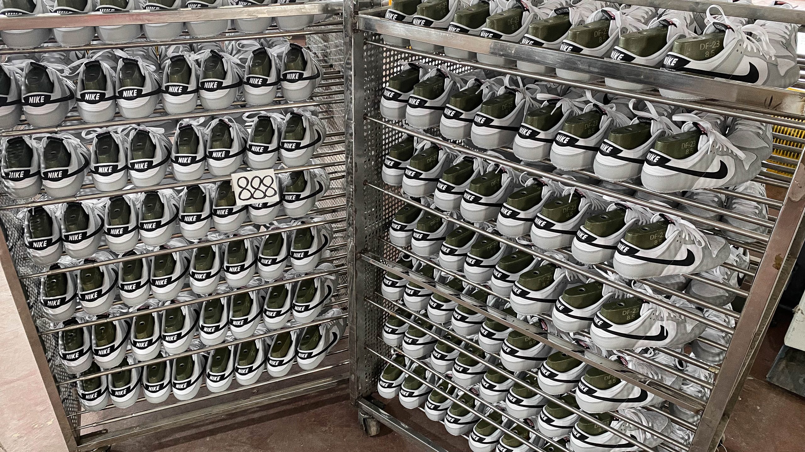 Nike Dunk Low SE Jackpot