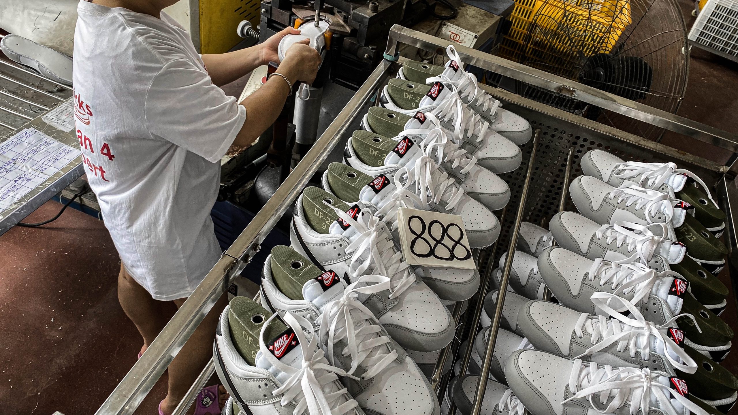 Nike Dunk Low SE Jackpot