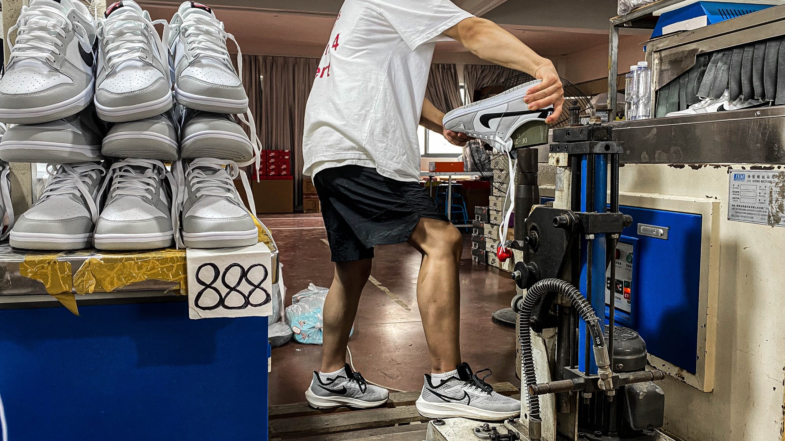 Nike Dunk Low SE Jackpot