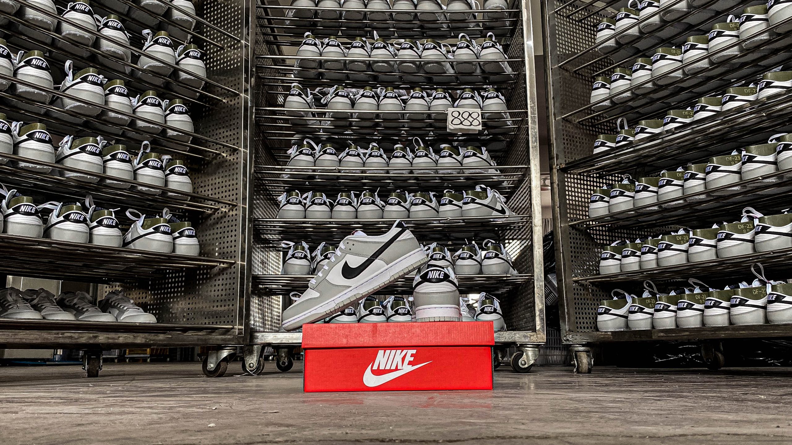 Nike Dunk Low SE Jackpot