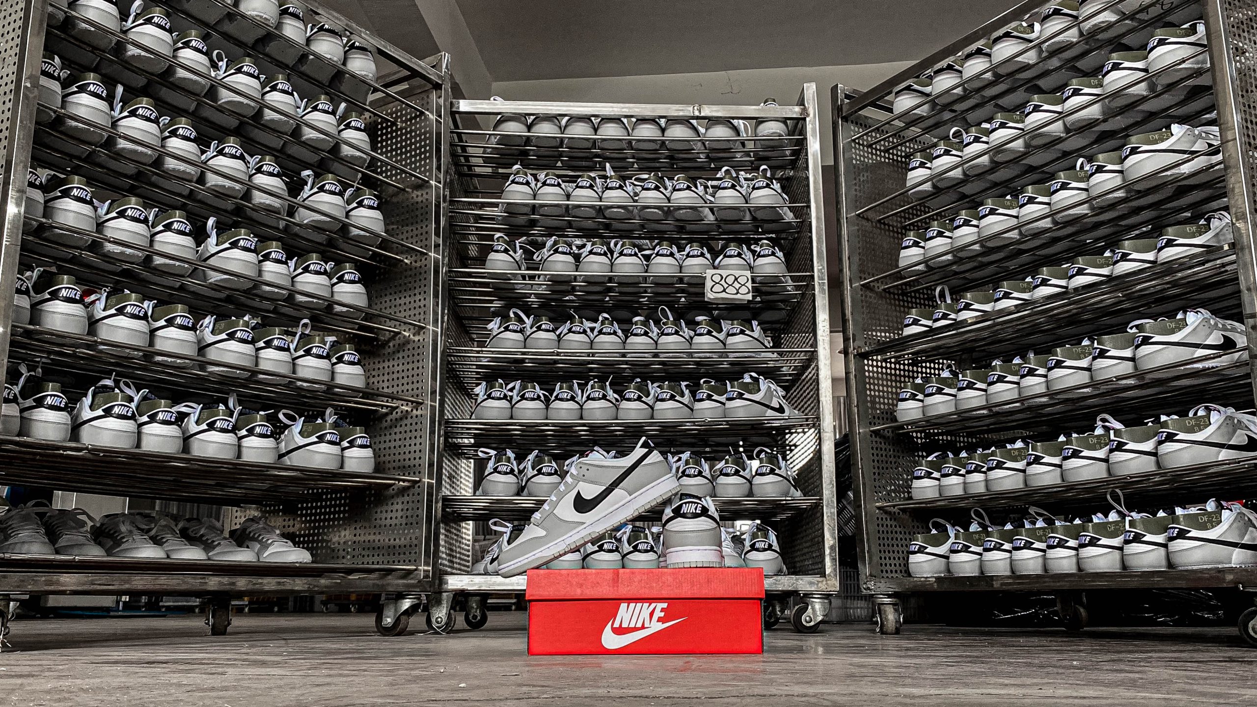 Nike Dunk Low SE Jackpot