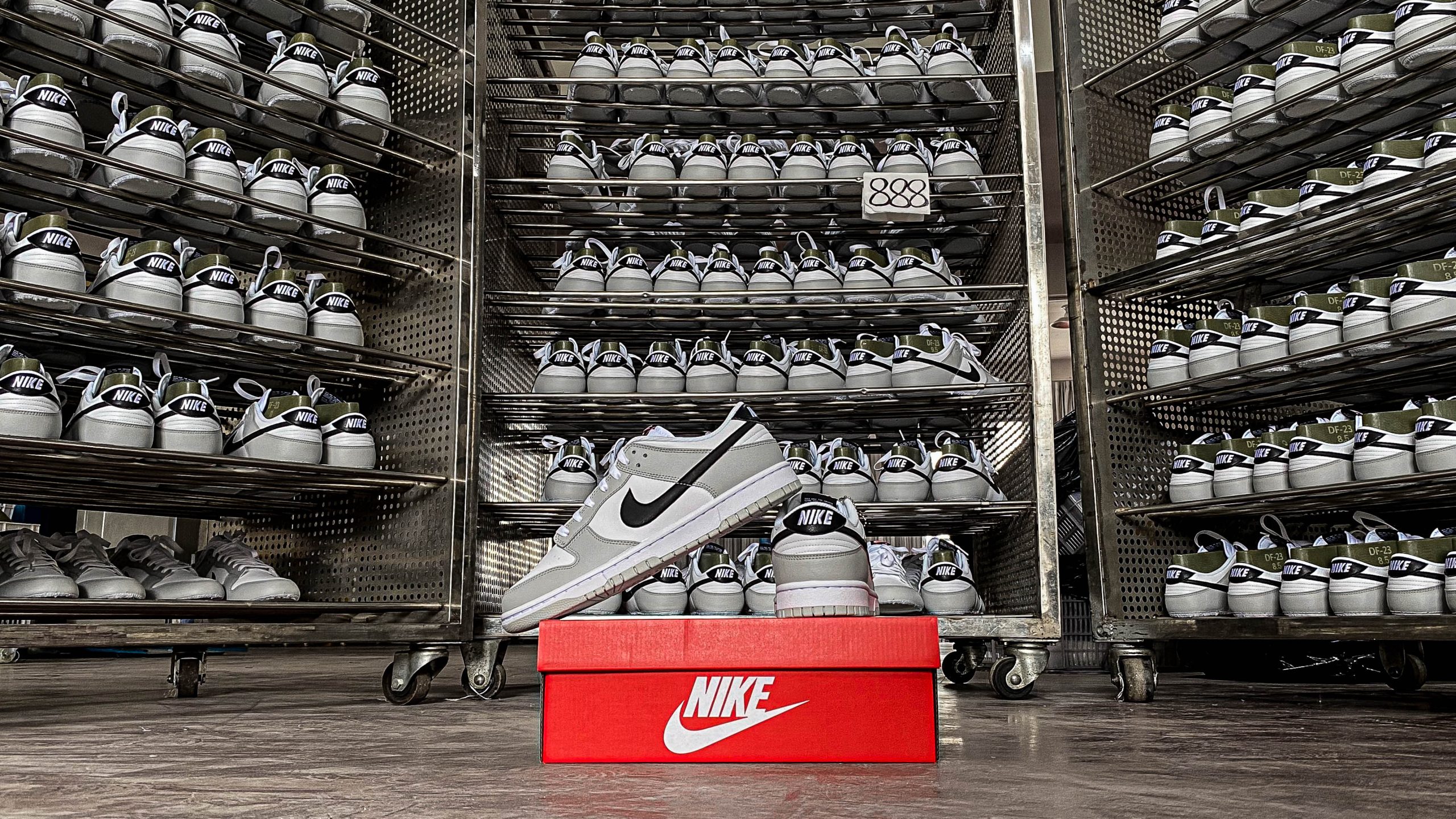 Nike Dunk Low SE Jackpot