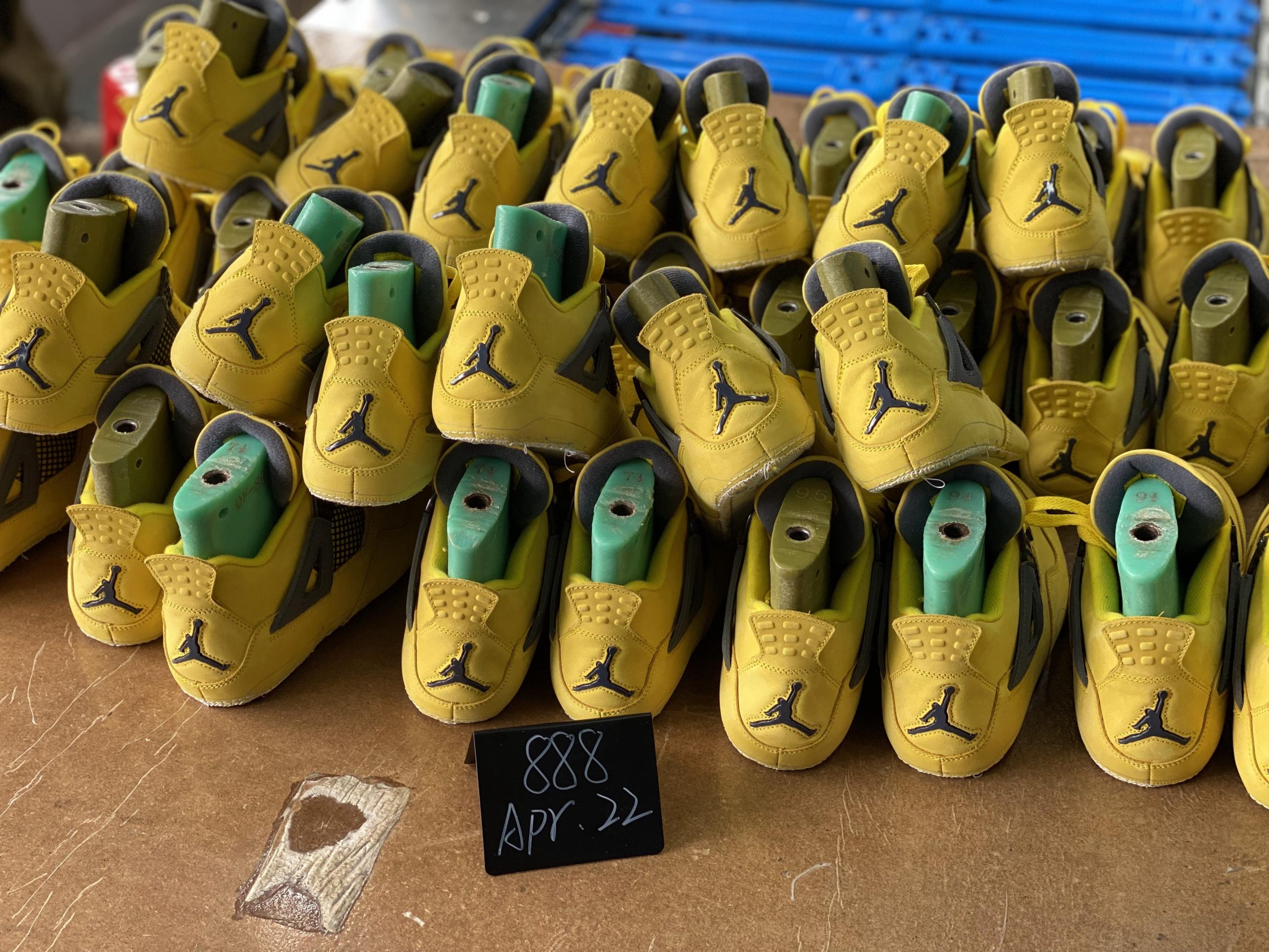 Jordan 4 Retro Lightning 2021