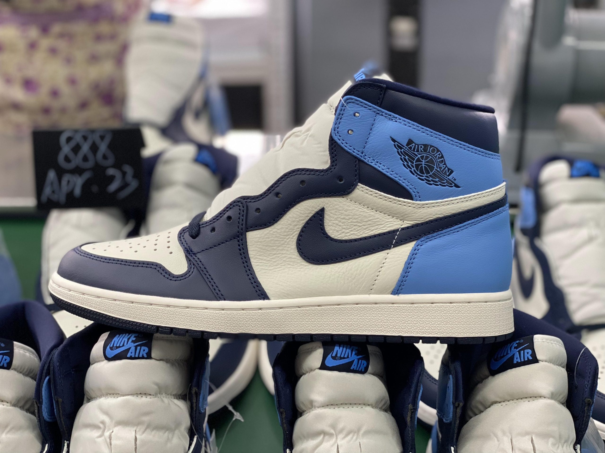 Jordan 1 Retro High Obsidian UNC