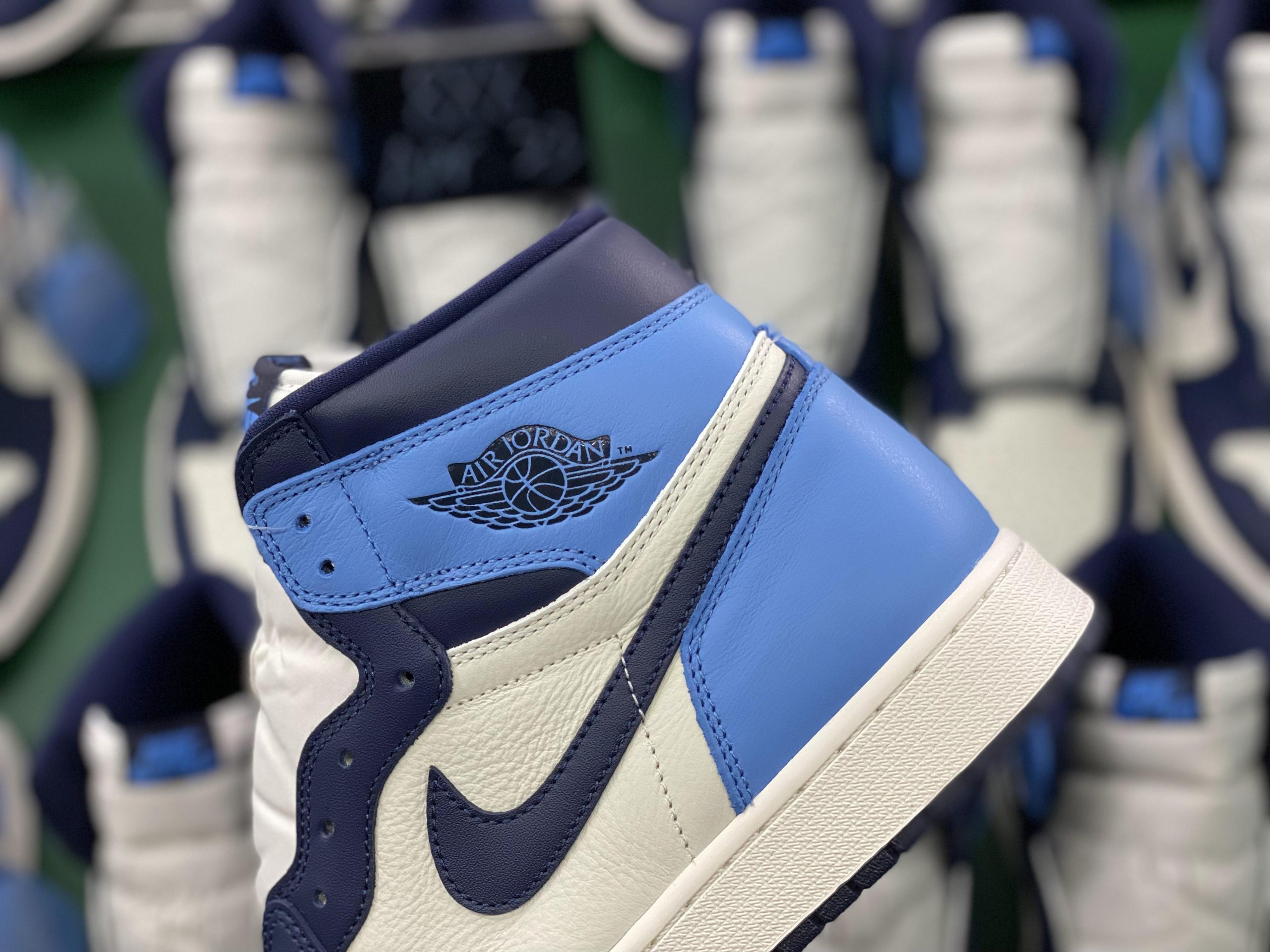 Jordan 1 Retro High Obsidian UNC