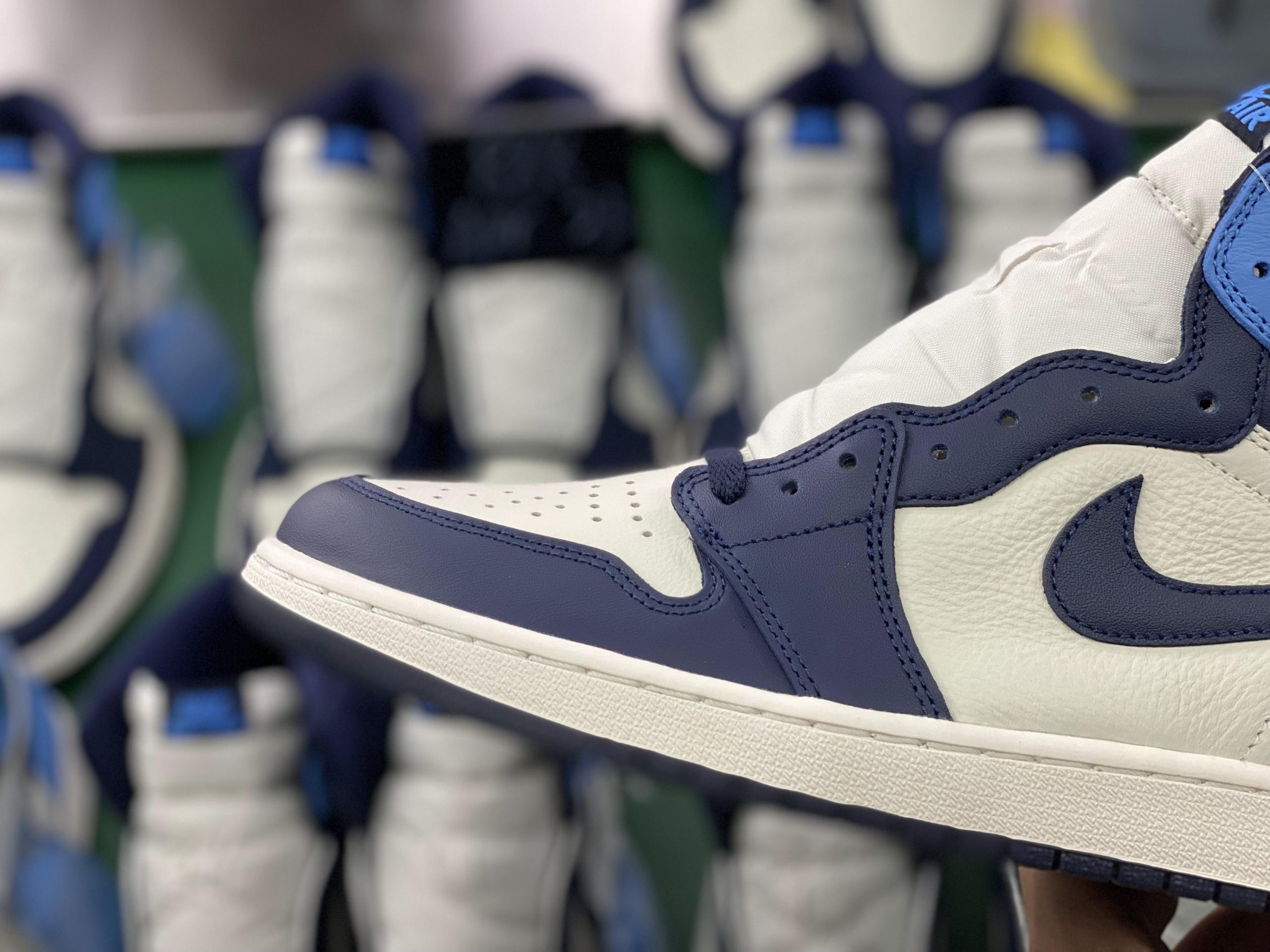 Jordan 1 Retro High Obsidian UNC