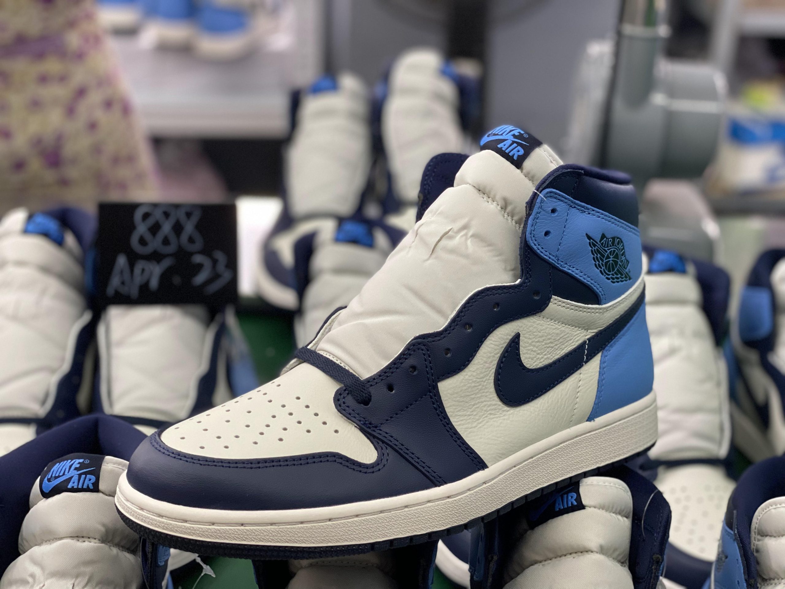 Jordan 1 Retro High Obsidian UNC