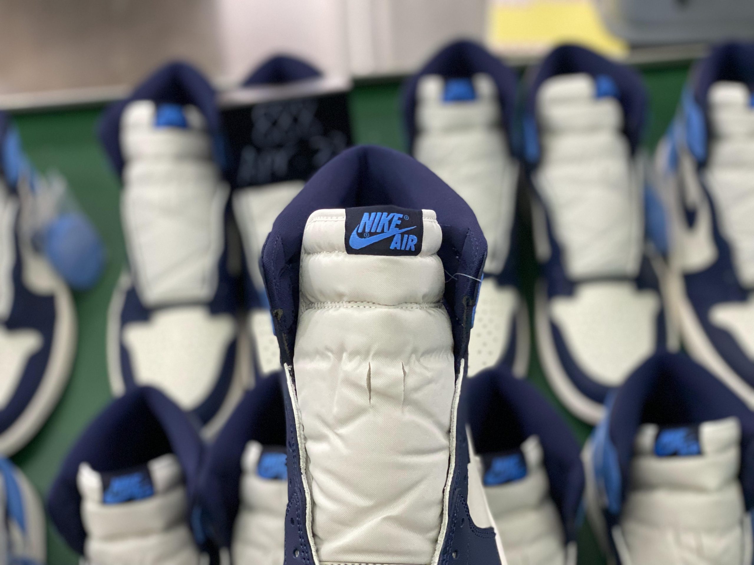 Jordan 1 Retro High Obsidian UNC