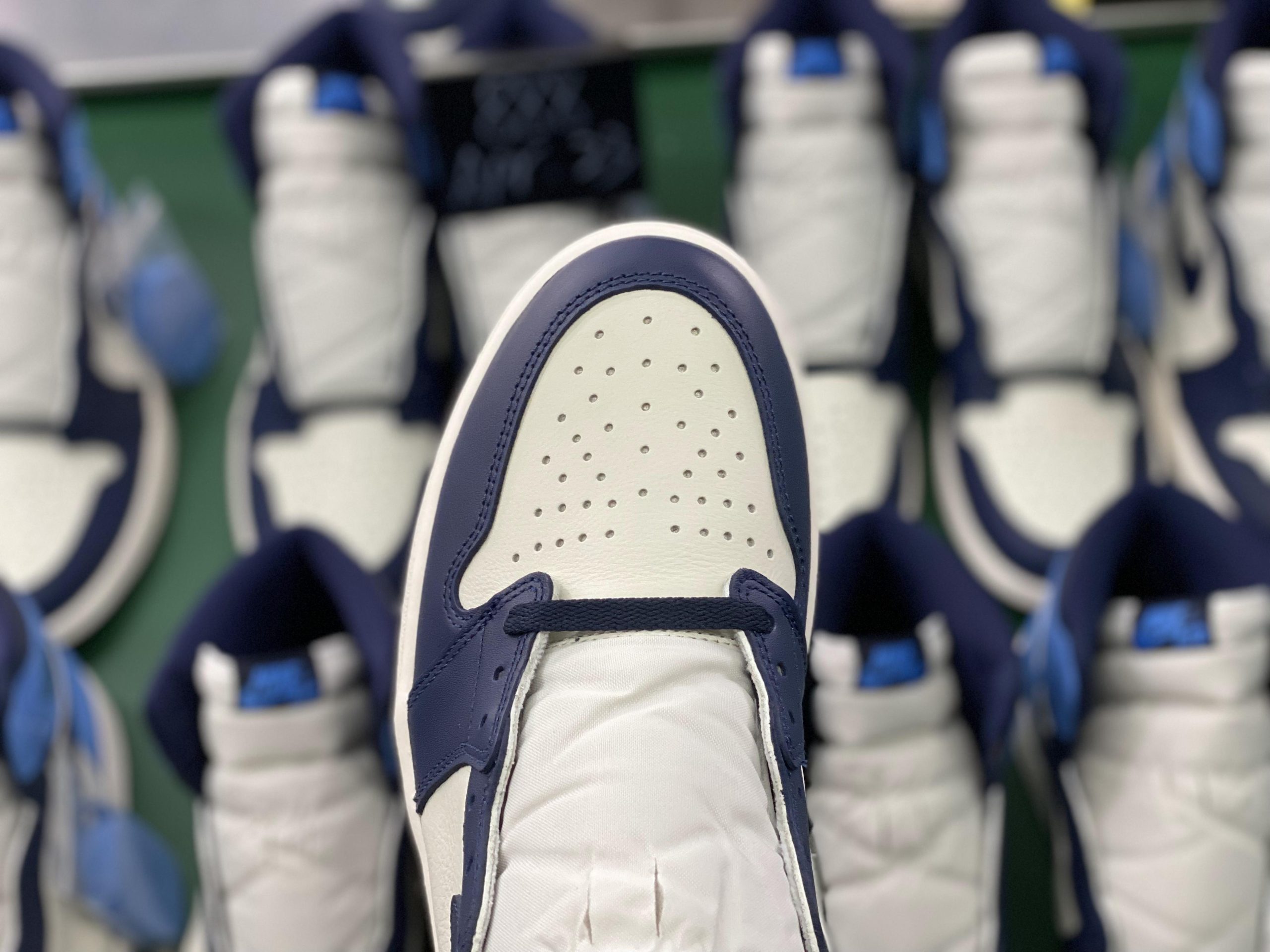 Jordan 1 Retro High Obsidian UNC
