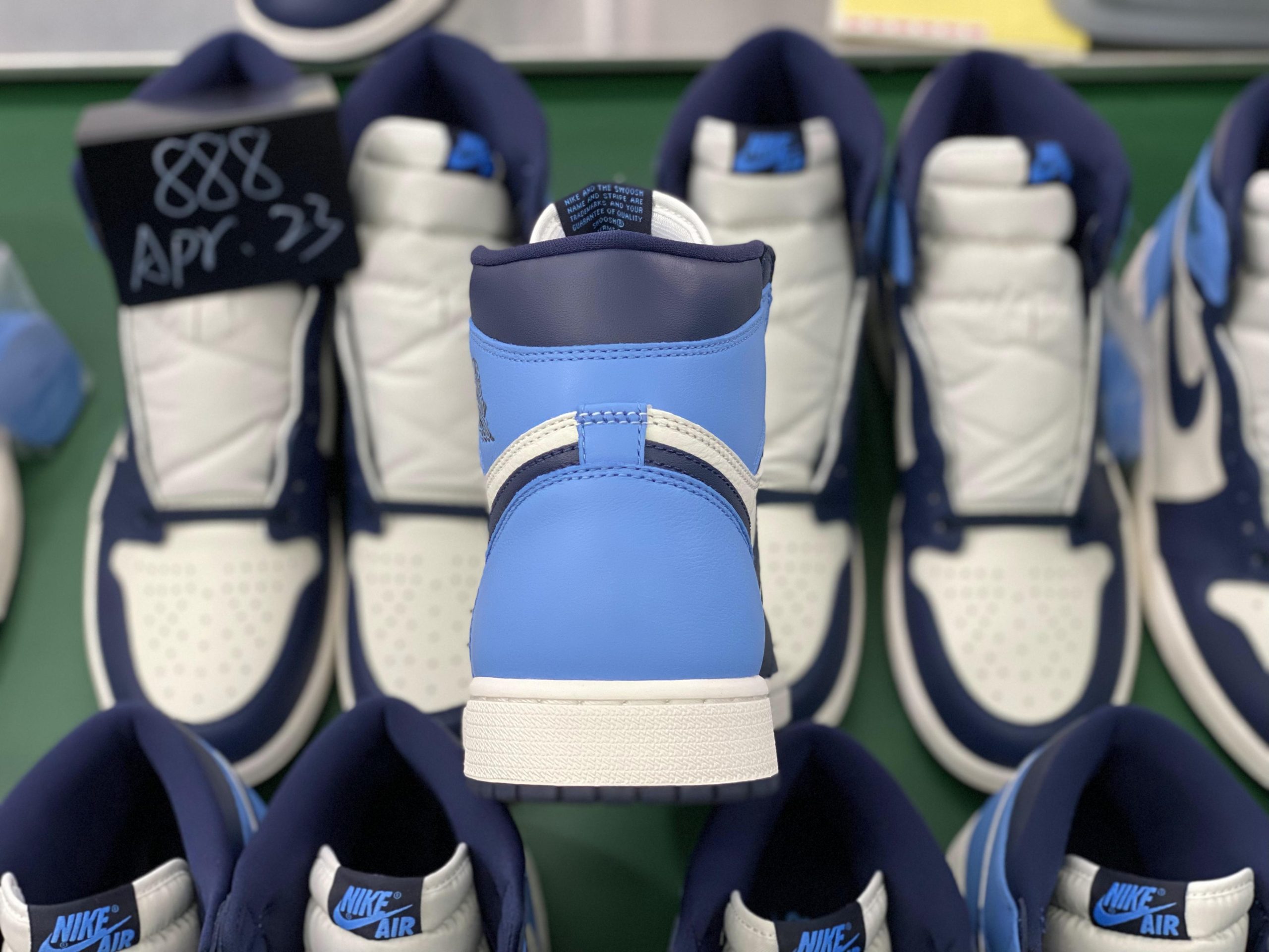 Jordan 1 Retro High Obsidian UNC