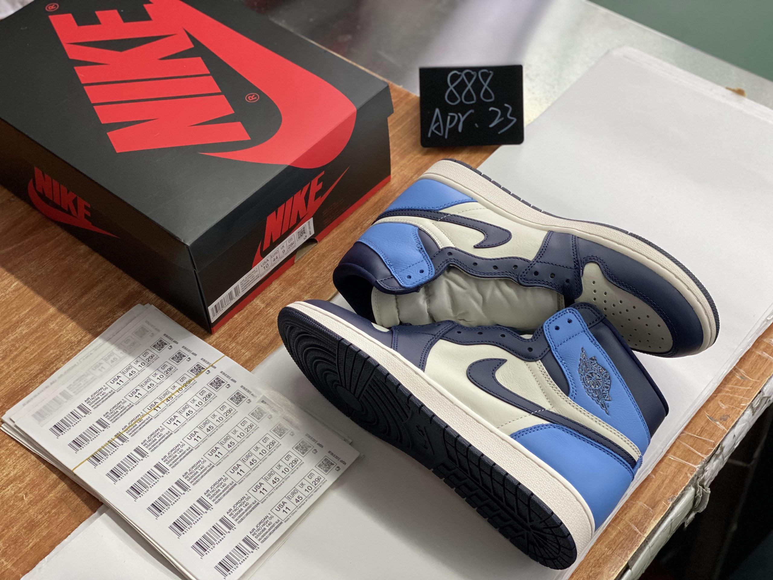 Jordan 1 Retro High Obsidian UNC