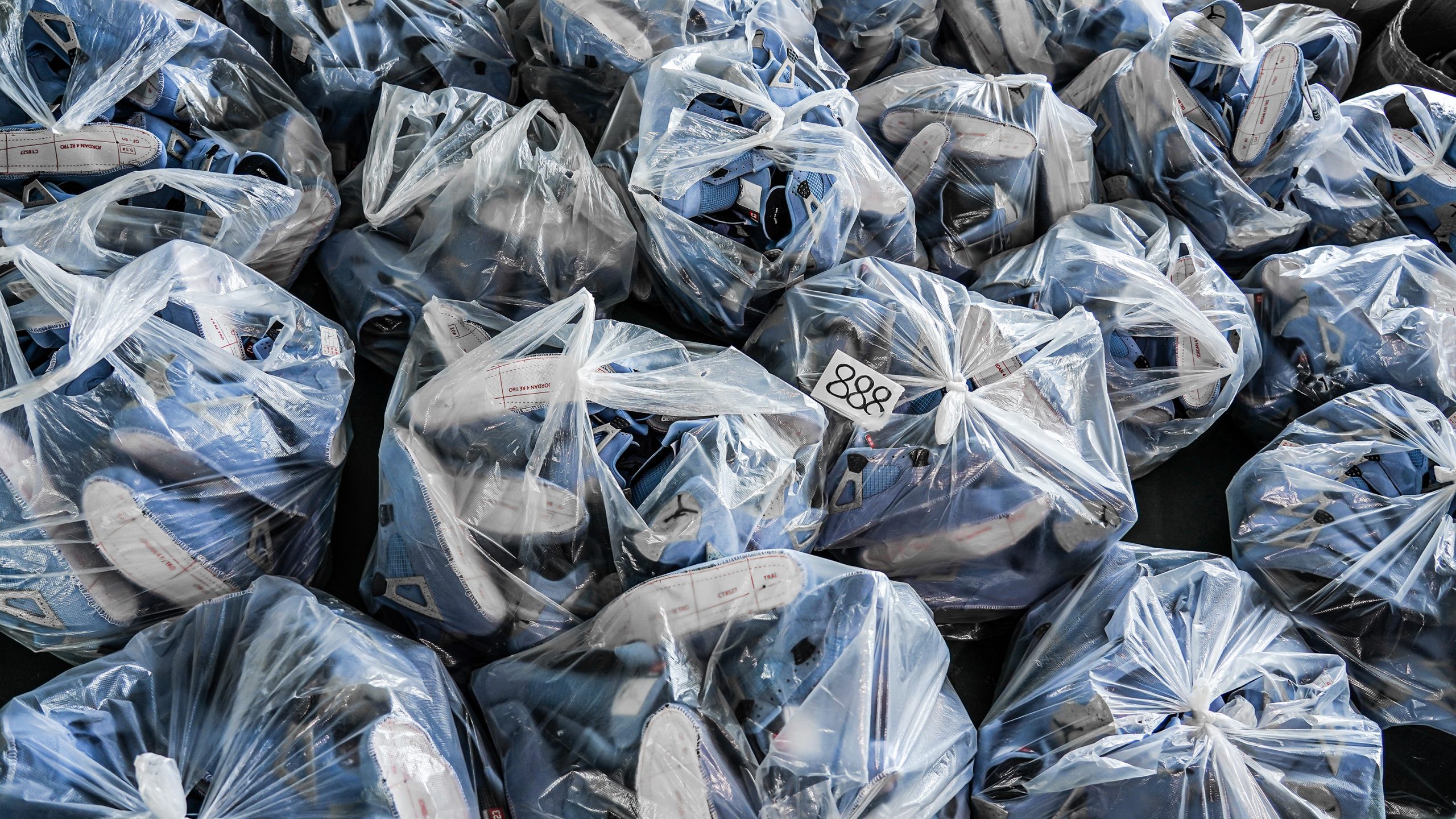 Jordan 4 Retro University Blue