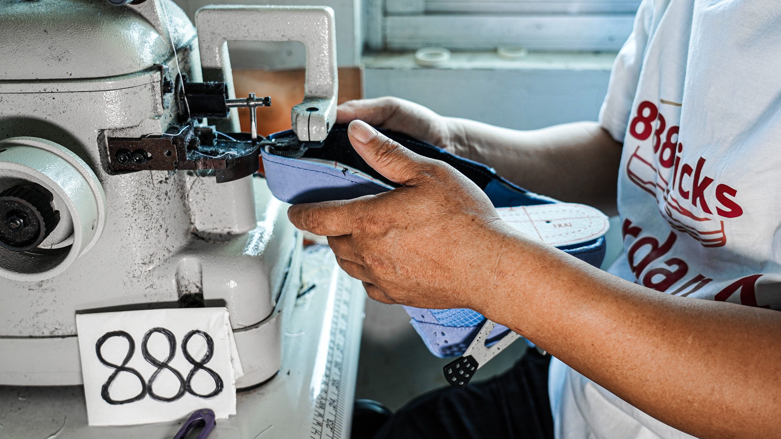 Jordan 4 Retro University Blue