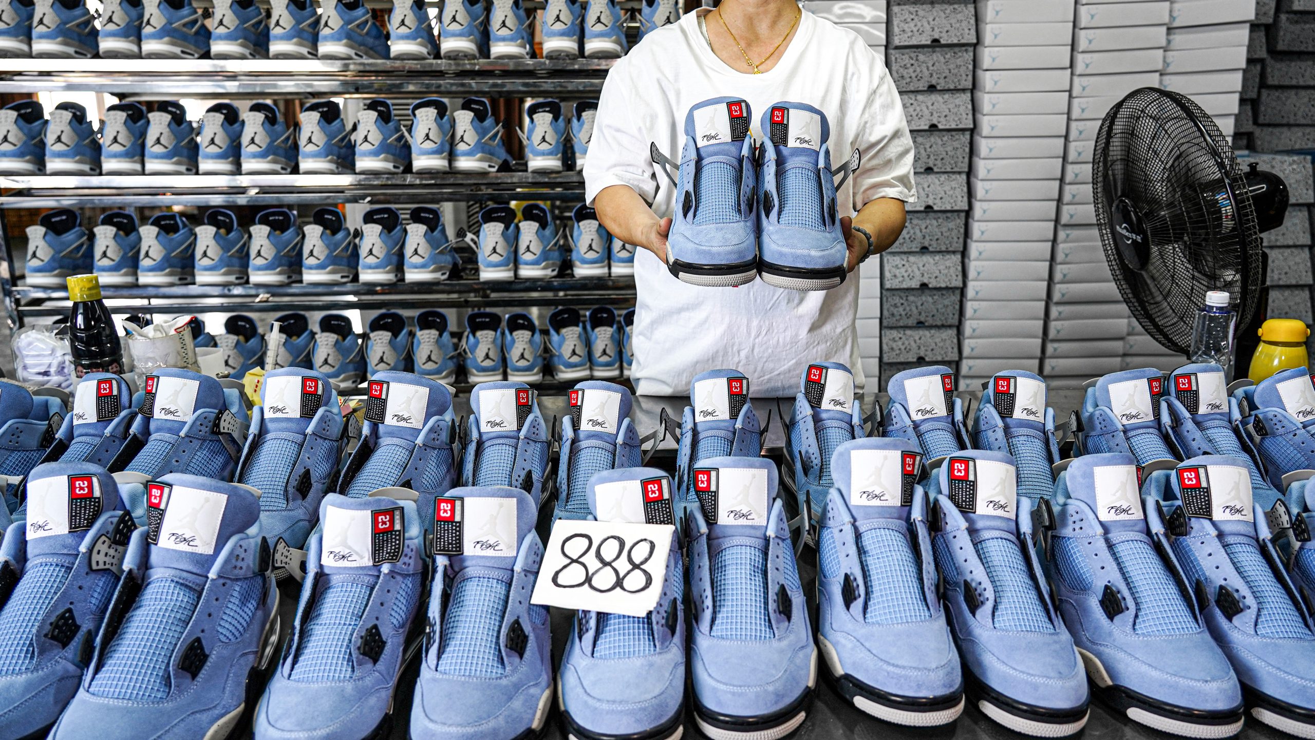 Jordan 4 Retro University Blue