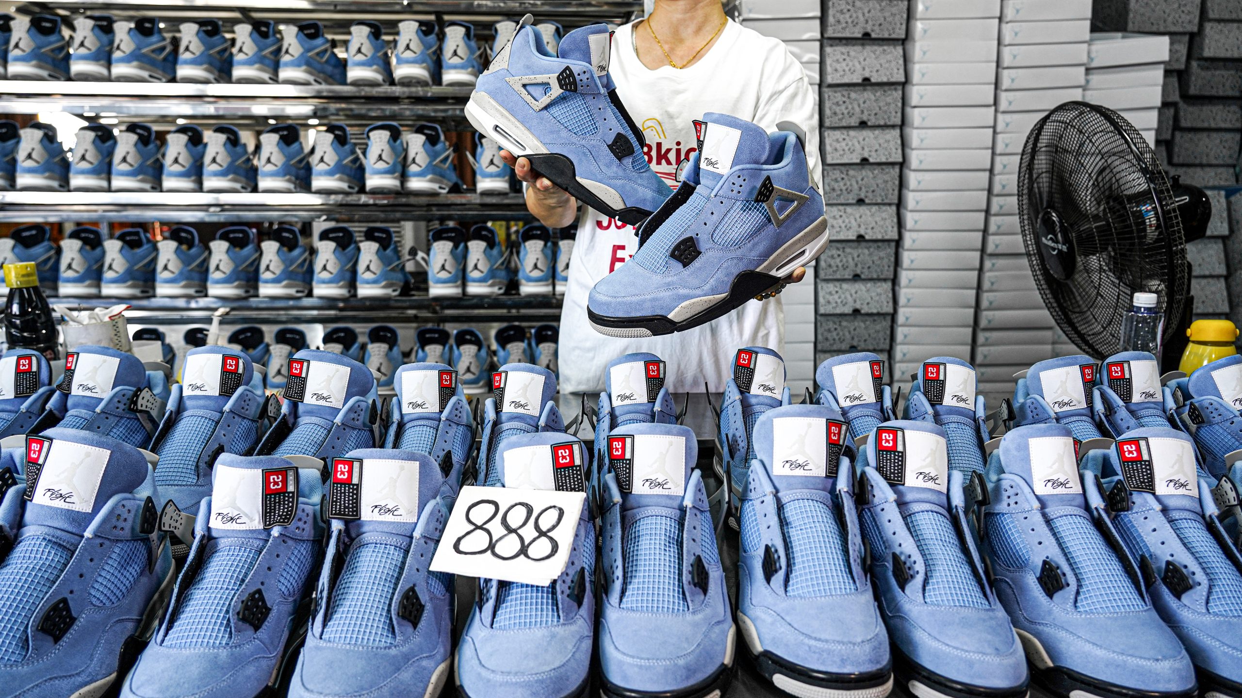 Jordan 4 Retro University Blue