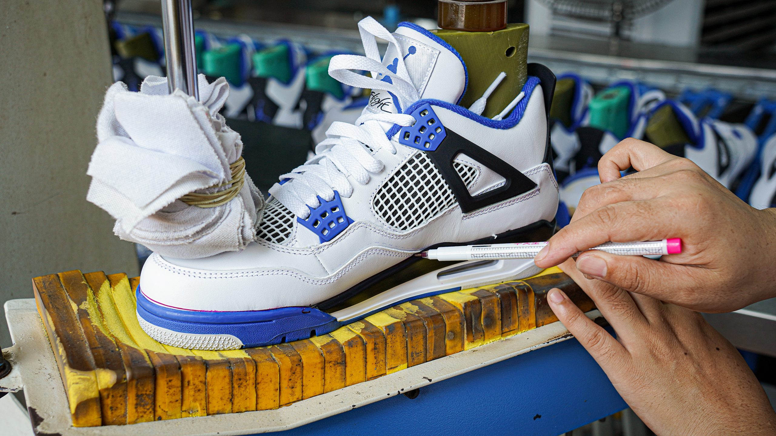 Jordan 4 Retro Motorsports 2017