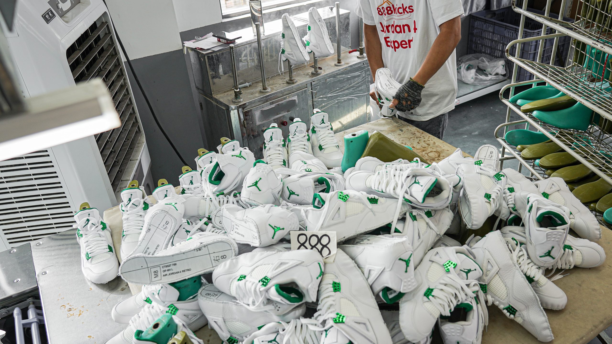 Jordan 4 Retro Metallic Green