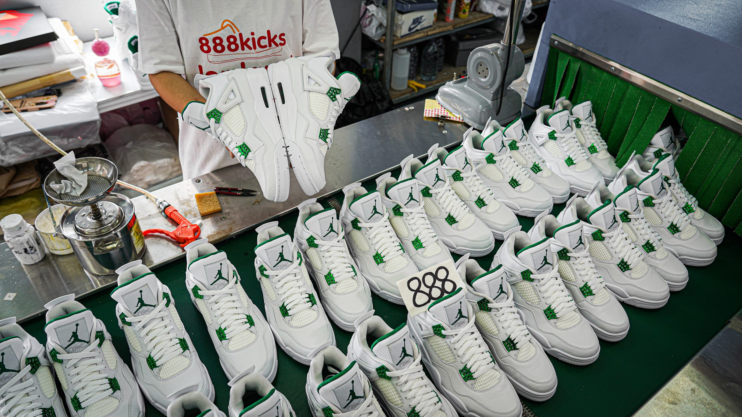 Jordan 4 Retro Metallic Green