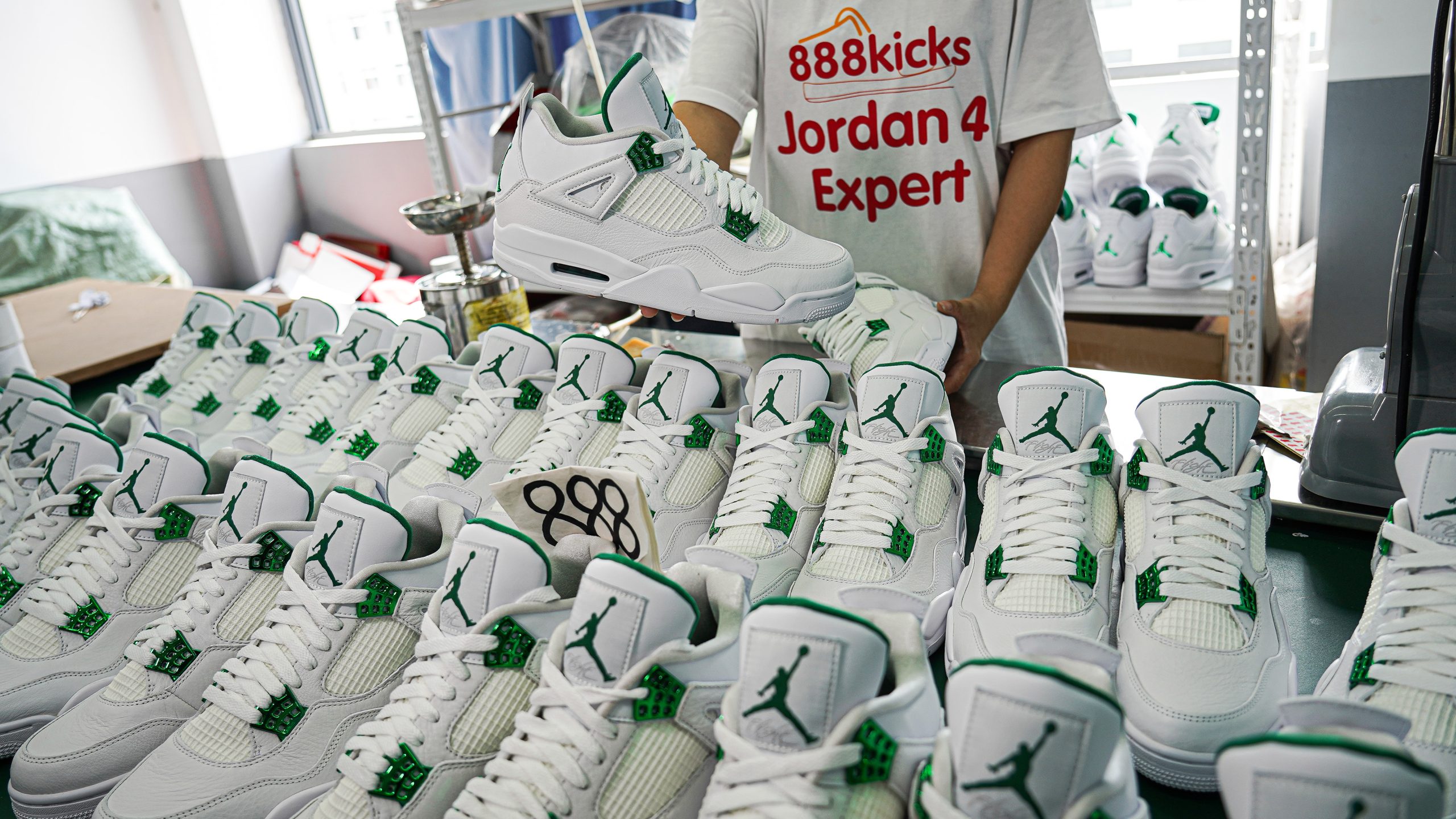 Jordan 4 Retro Metallic Green