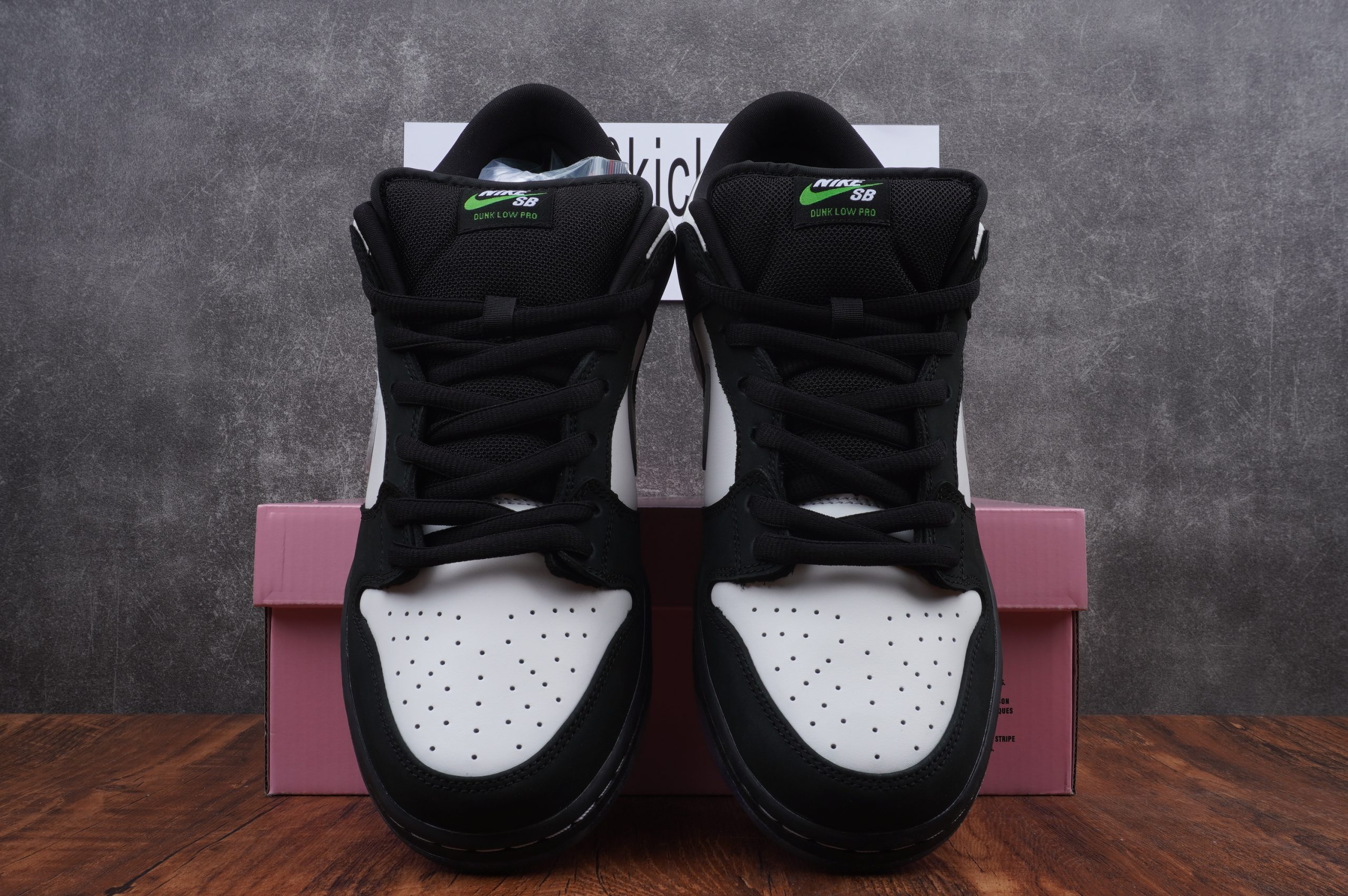 Nike SB Dunk Low Staple Panda Pigeon