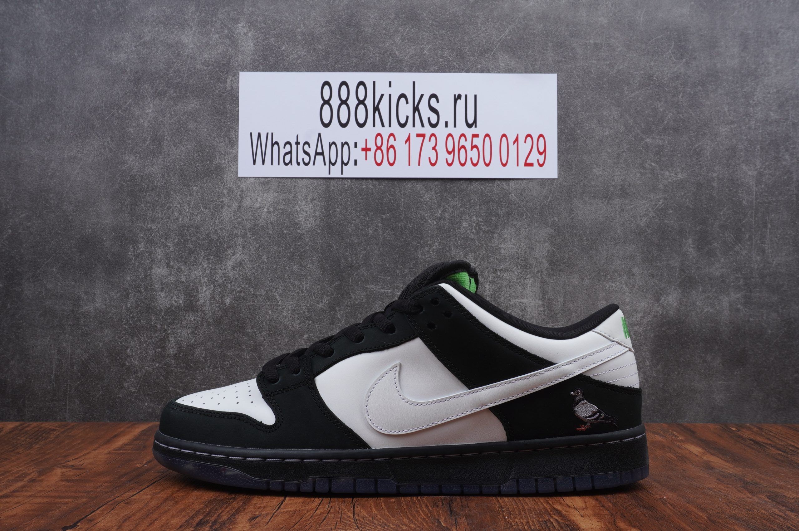 Nike SB Dunk Low Staple Panda Pigeon