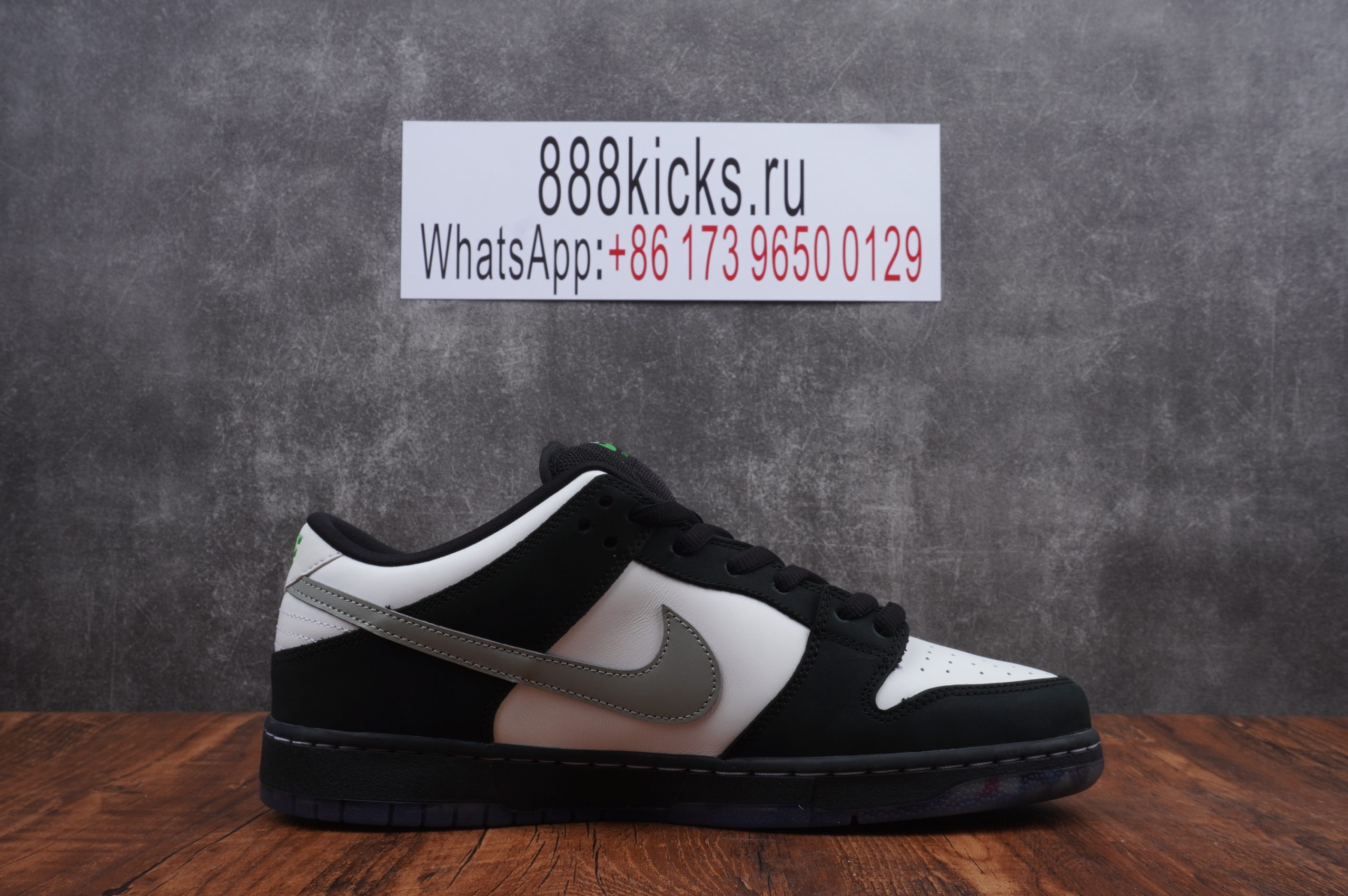 Nike SB Dunk Low Staple Panda Pigeon