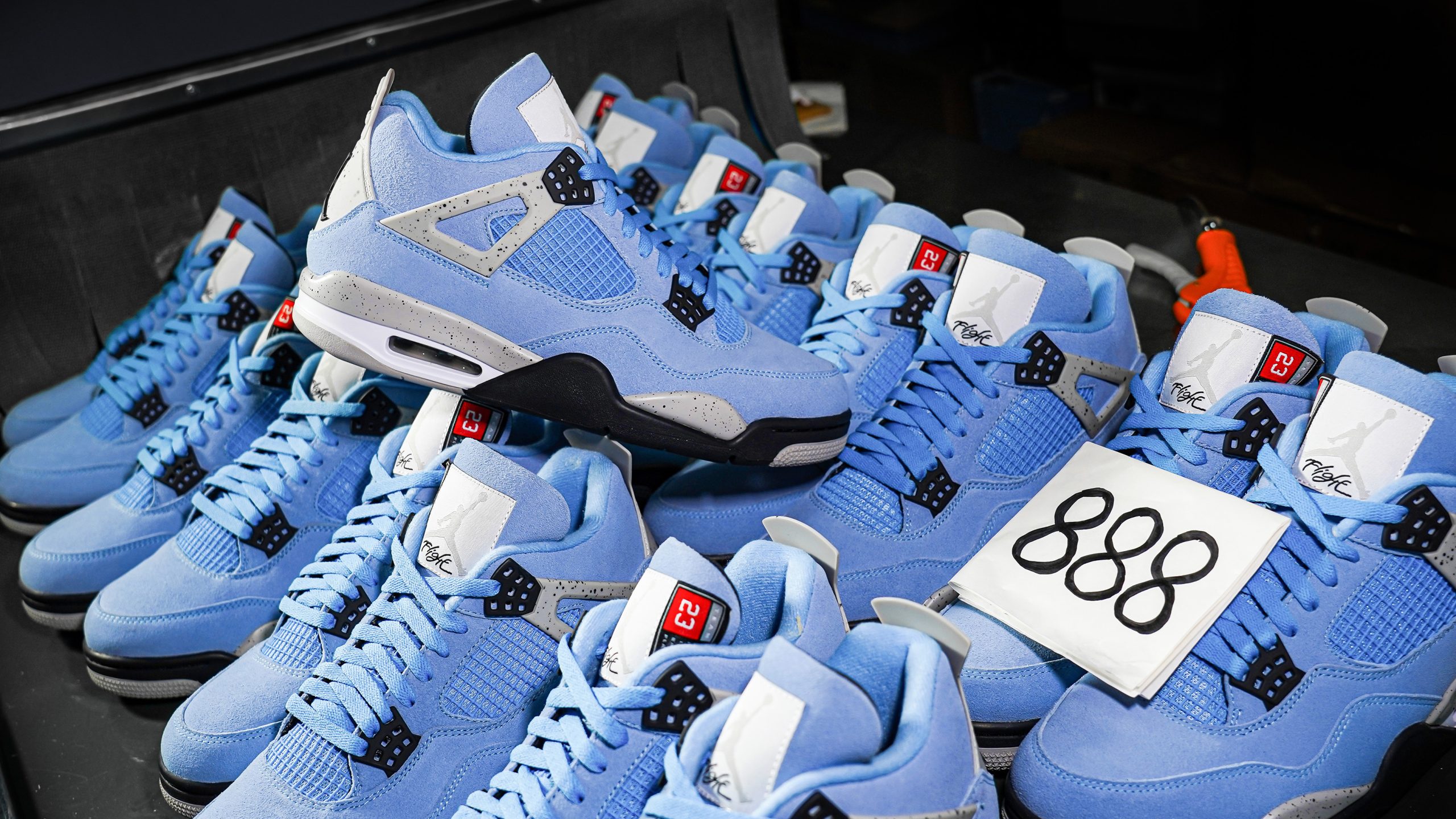 Jordan 4 Retro University Blue