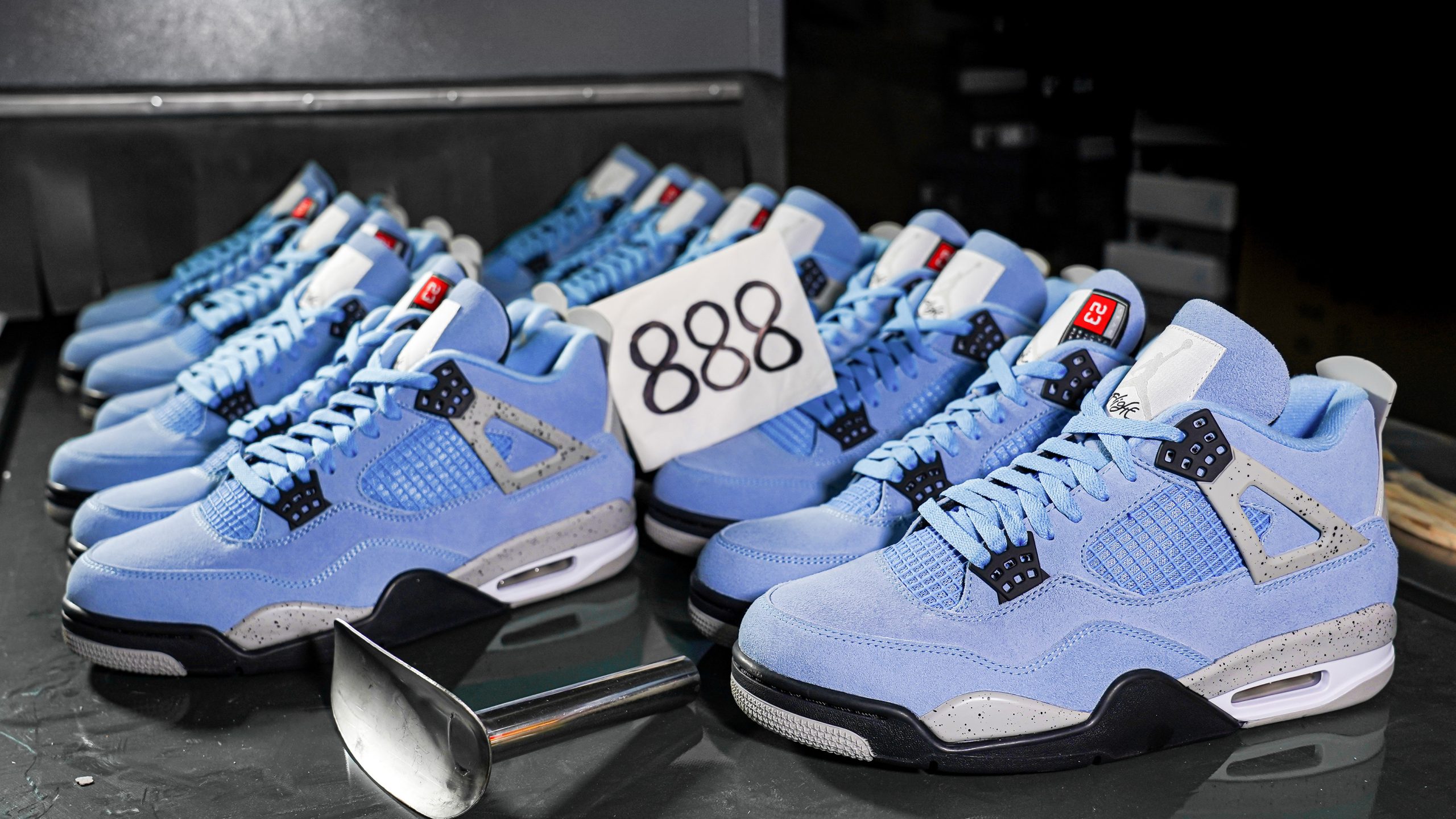Jordan 4 Retro University Blue