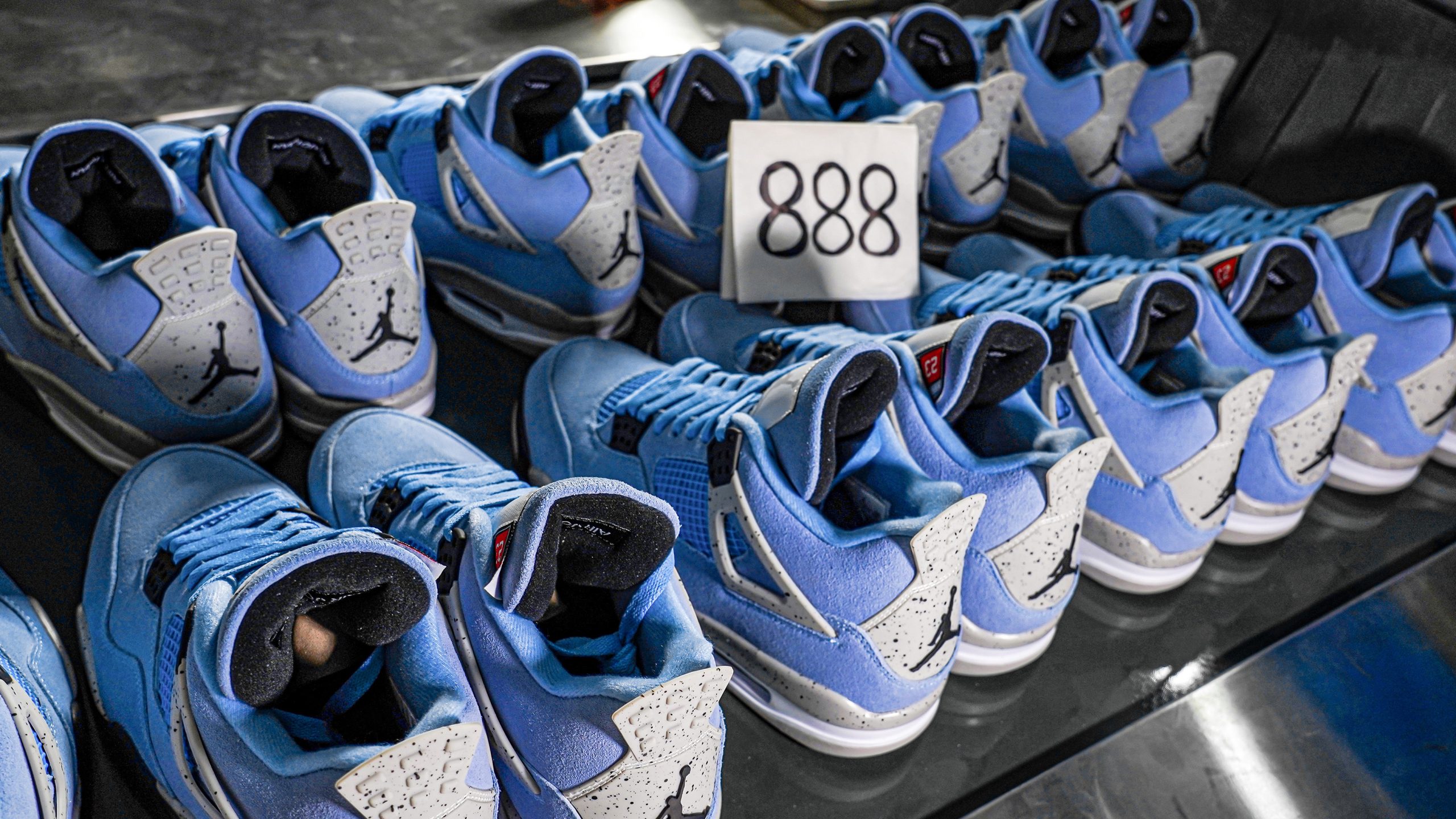 Jordan 4 Retro University Blue