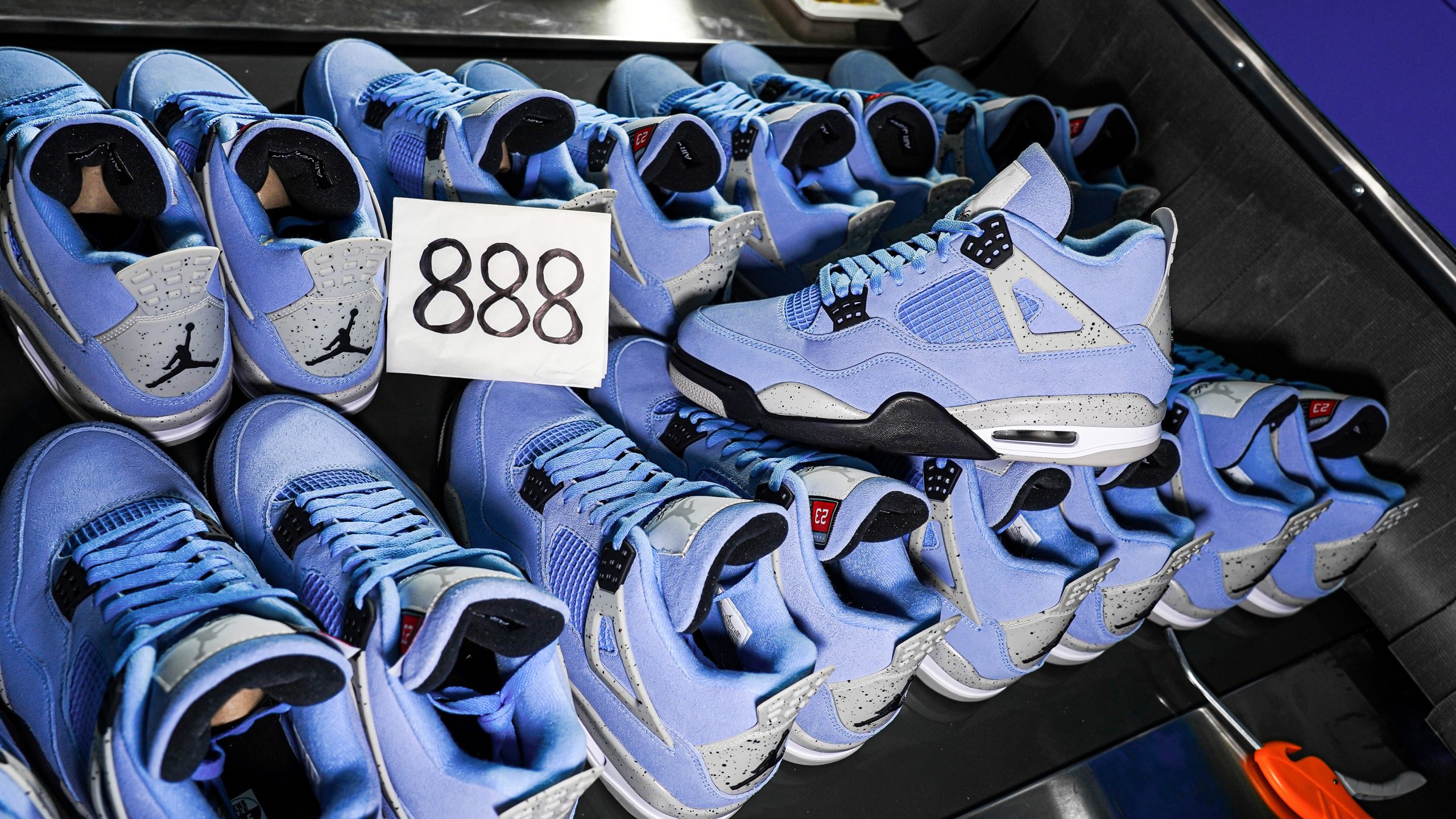 Jordan 4 Retro University Blue