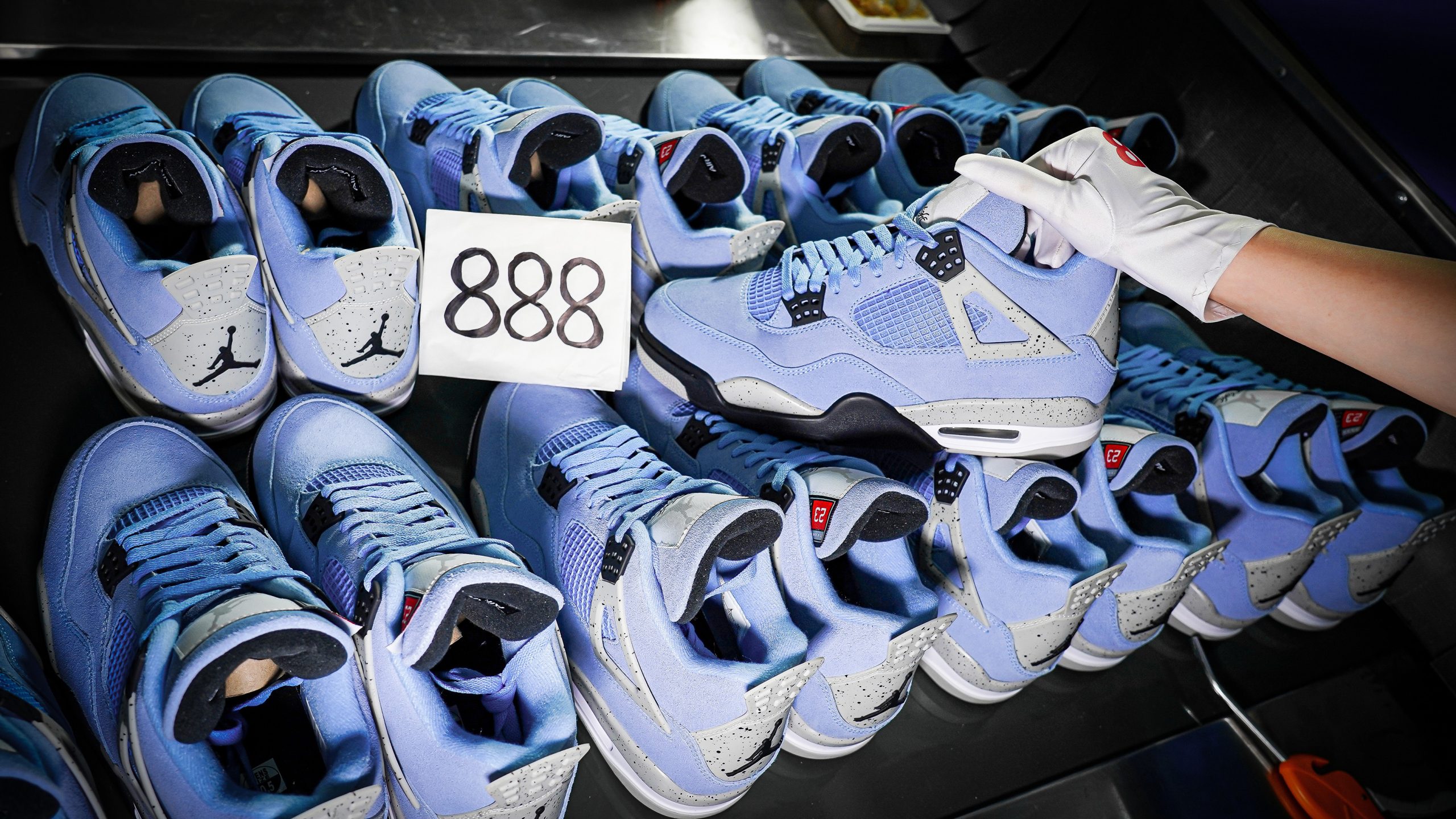 Jordan 4 Retro University Blue