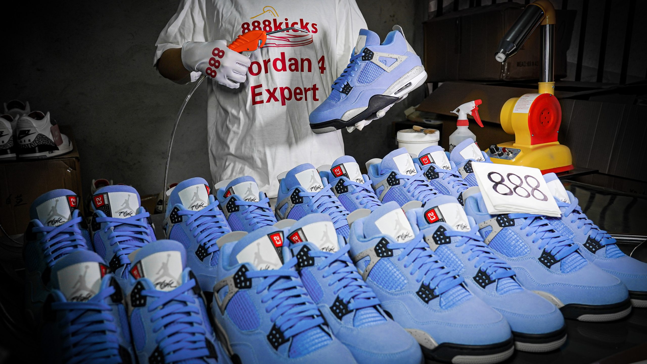 Jordan 4 Retro University Blue