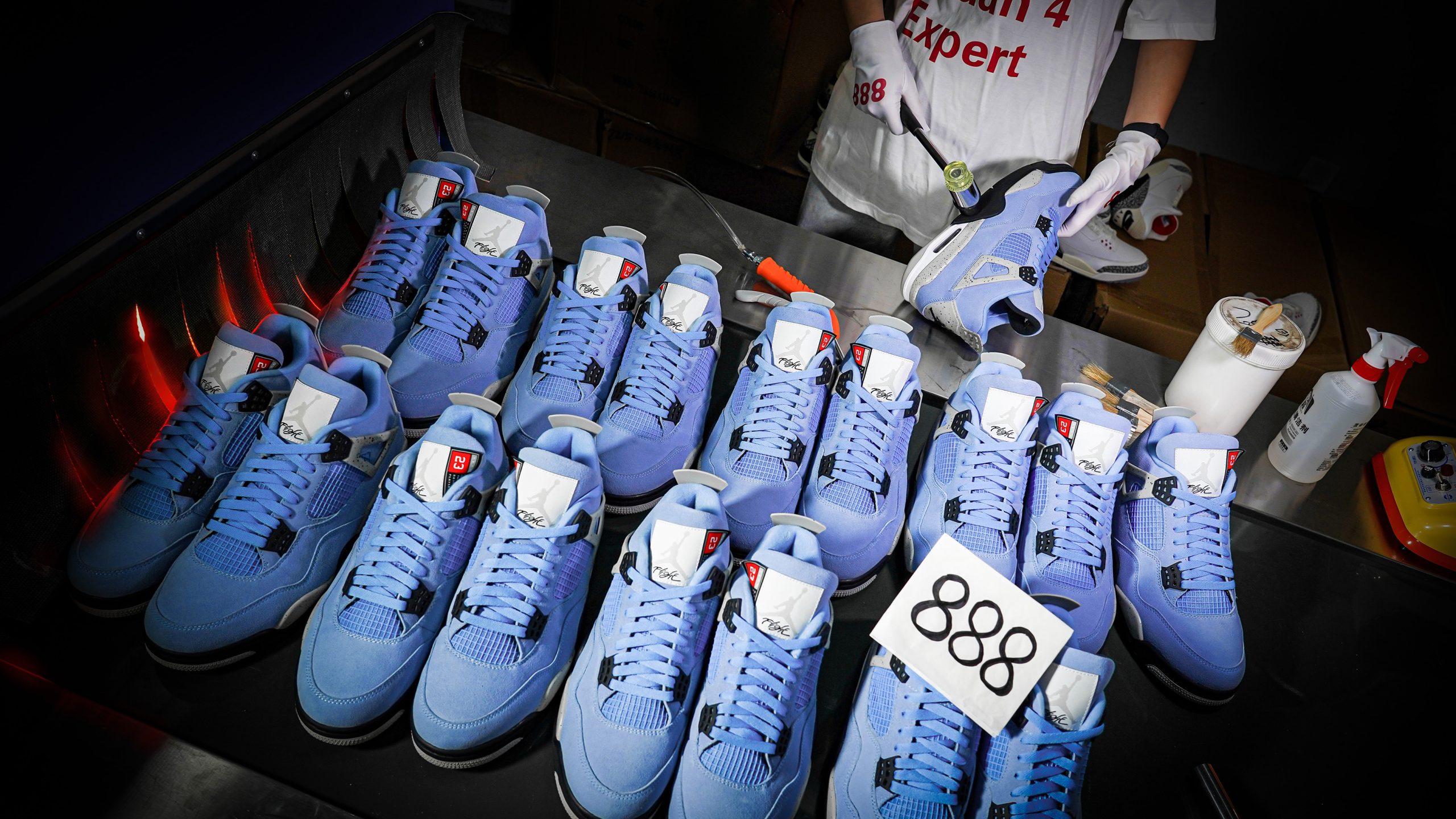 Jordan 4 Retro University Blue