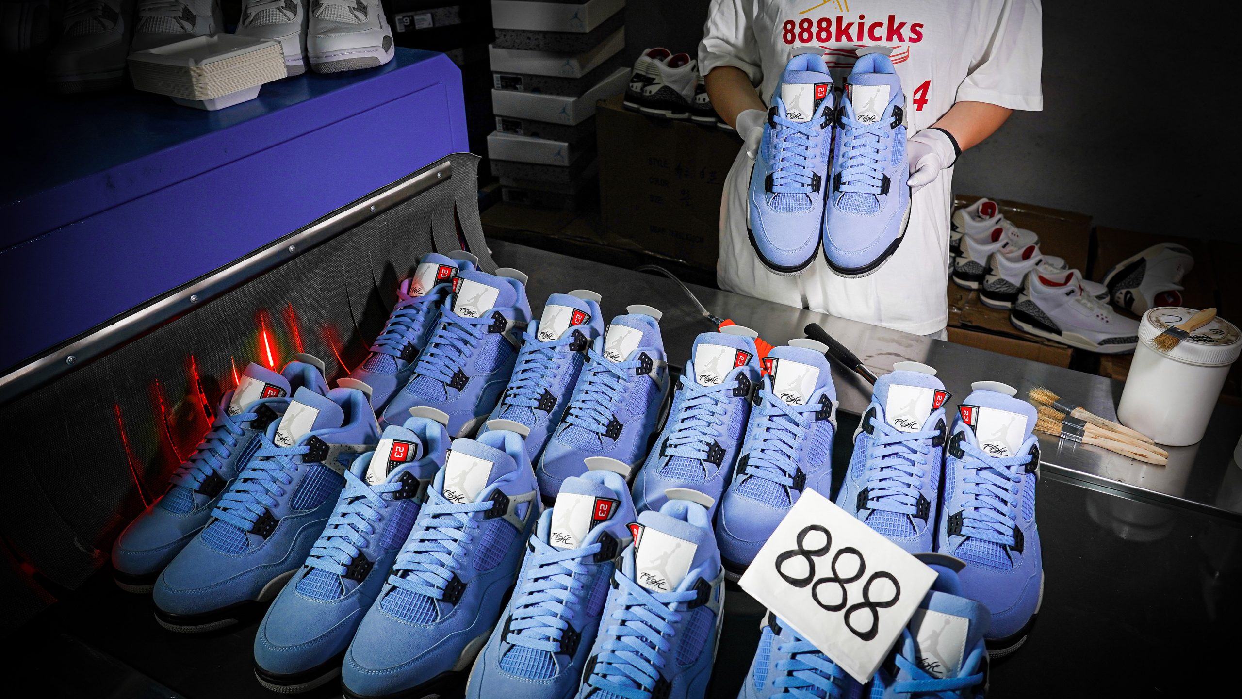 Jordan 4 Retro University Blue