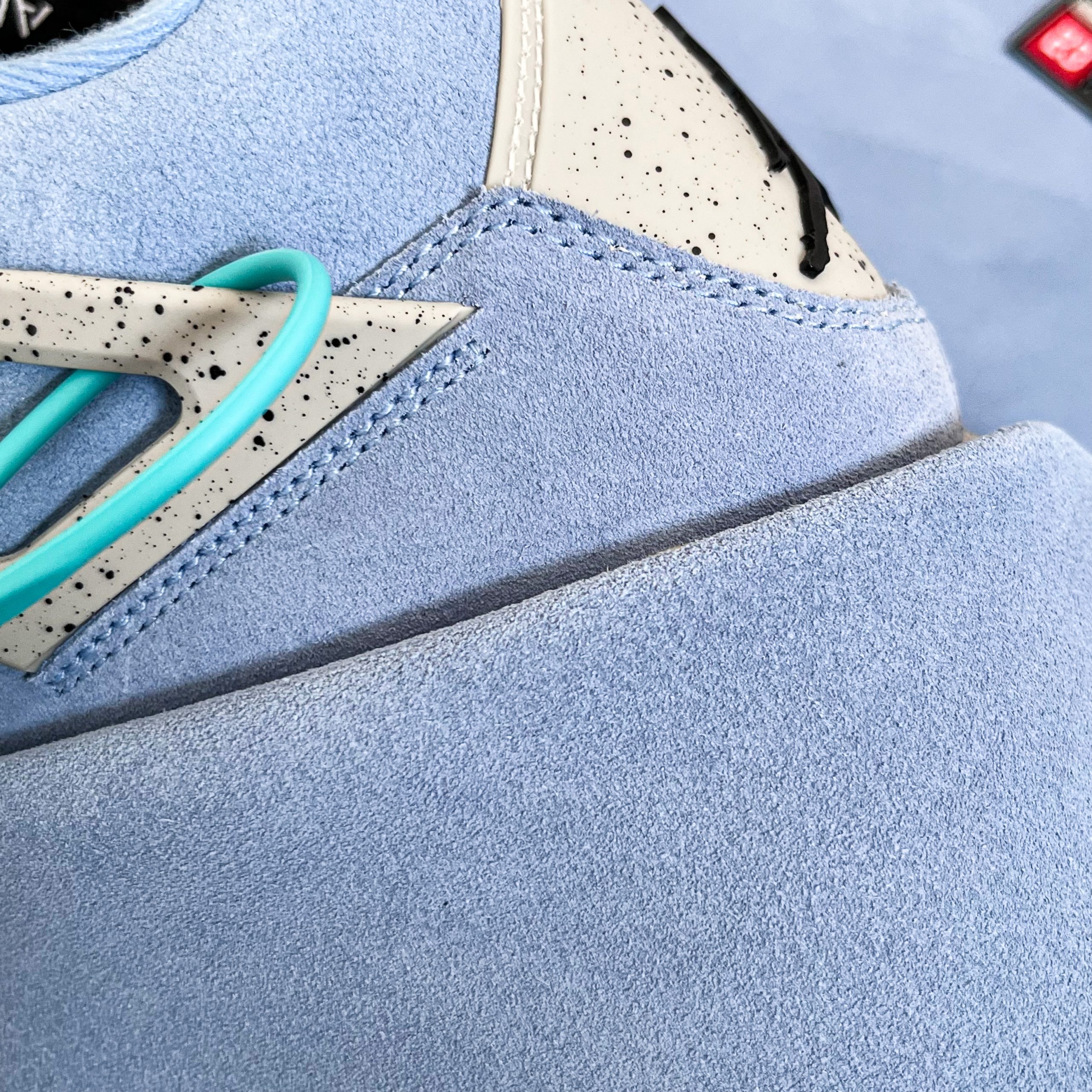 Jordan 4 Retro University Blue