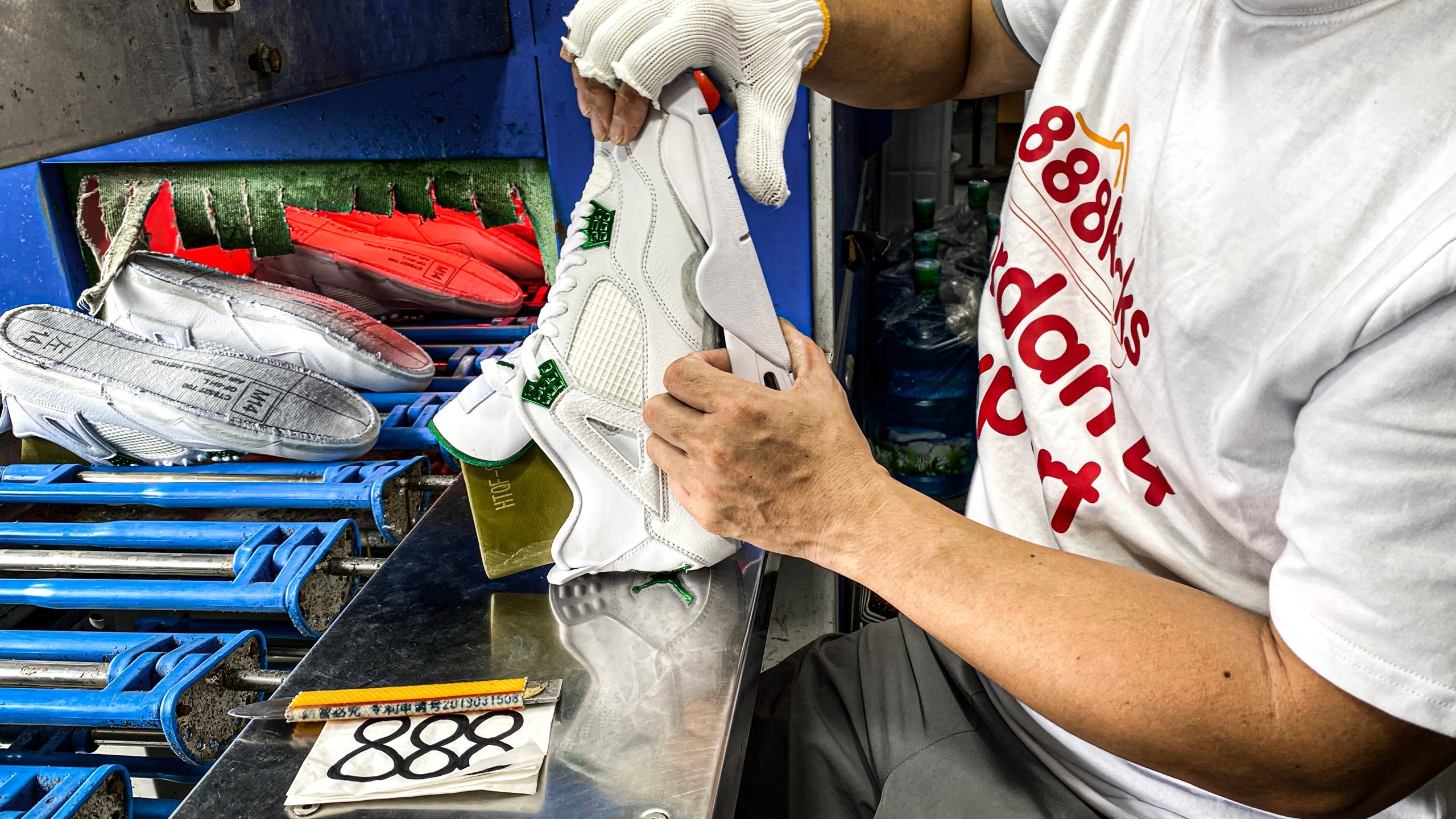 Jordan 4 Retro Metallic Green