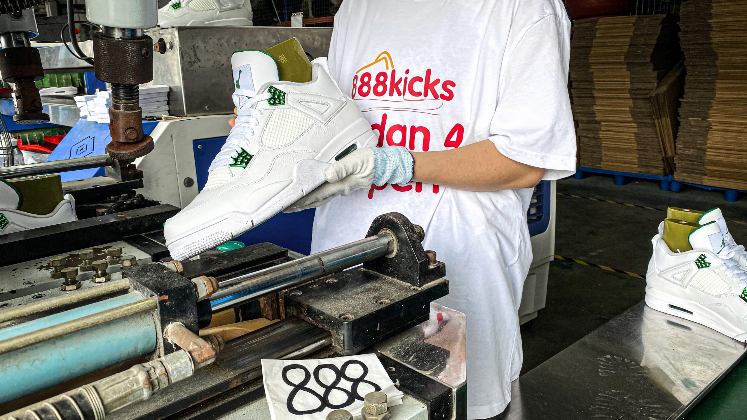 Jordan 4 Retro Metallic Green