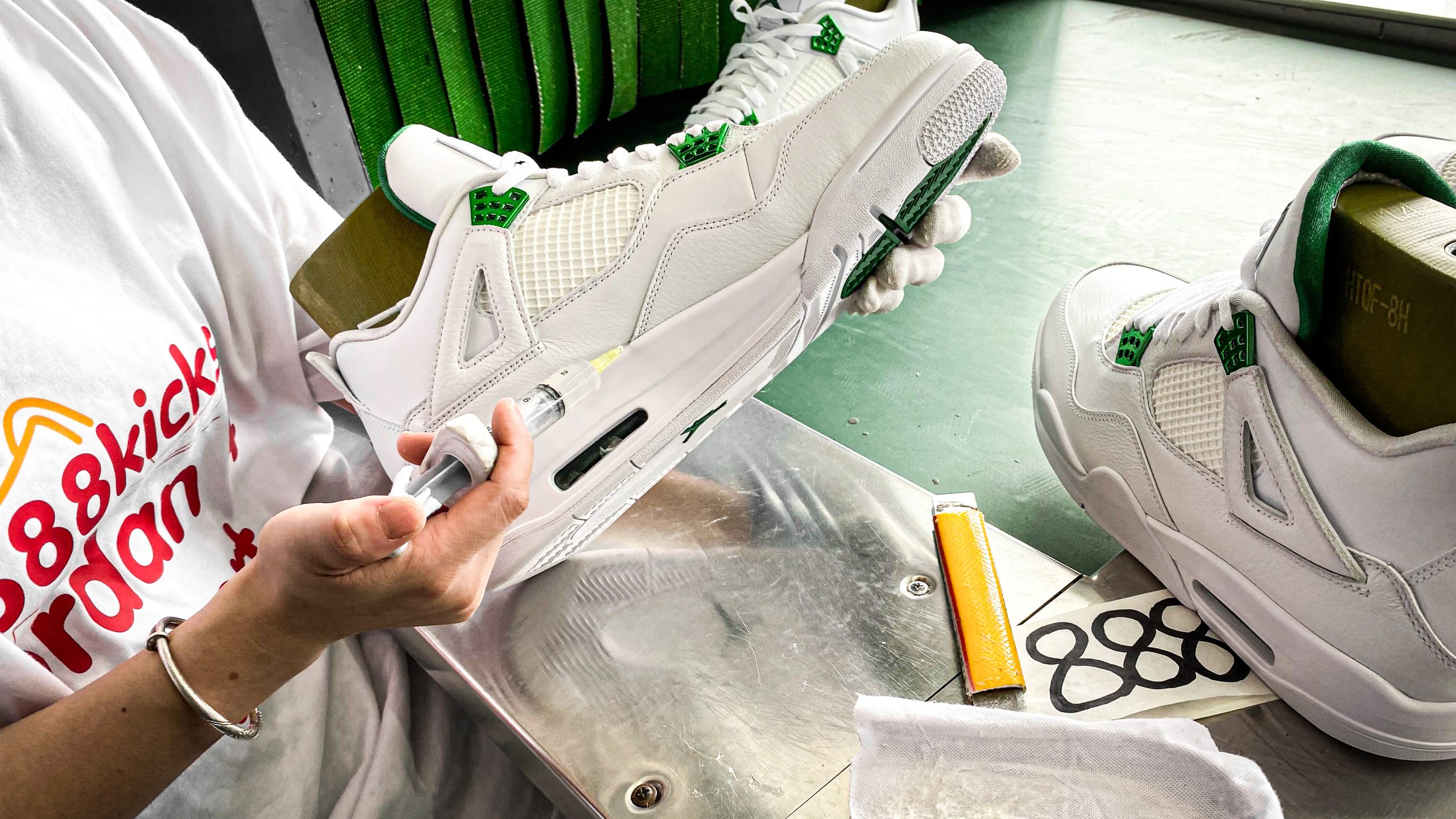 Jordan 4 Retro Metallic Green