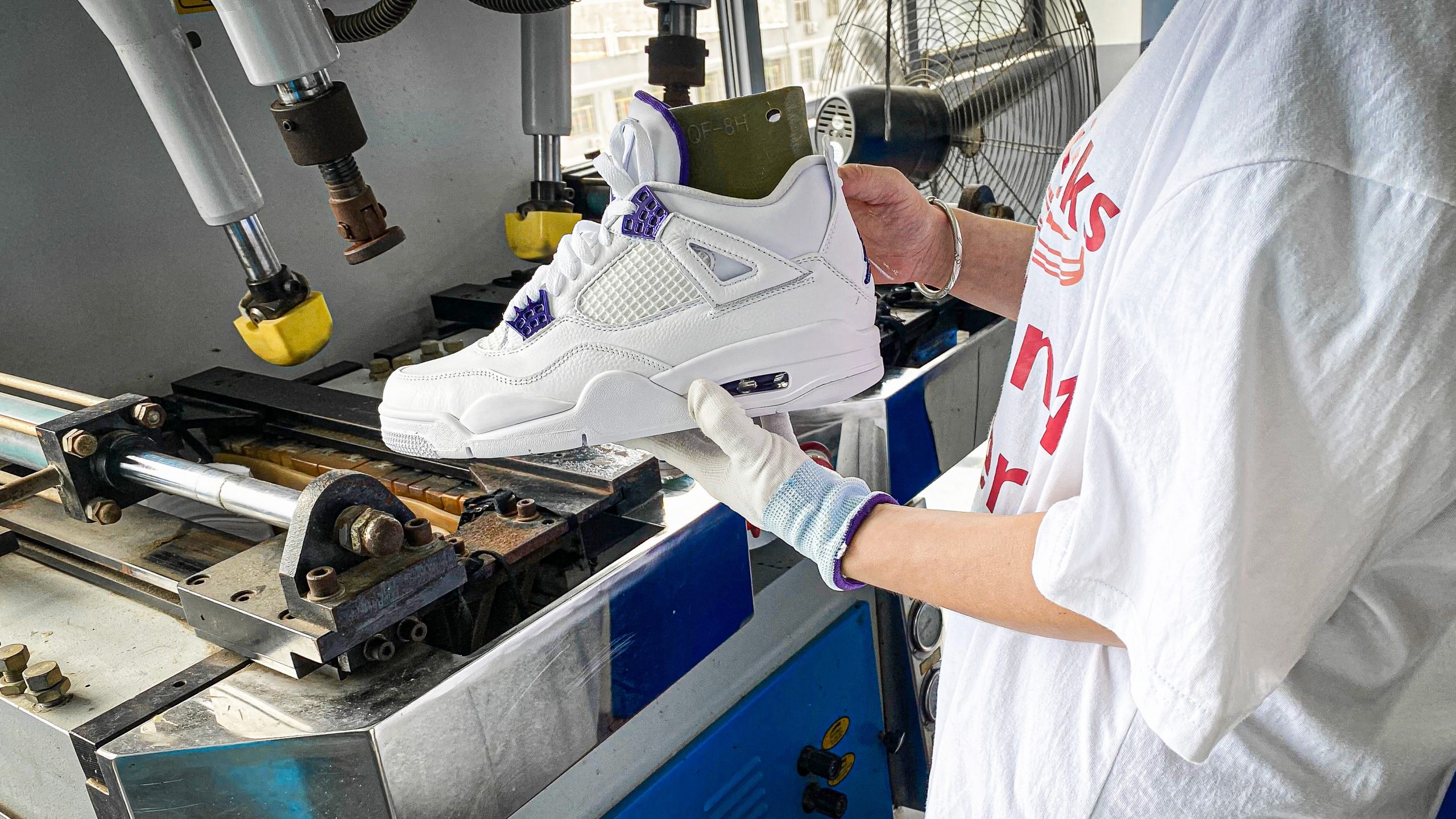 Jordan 4 Retro Metallic Purple