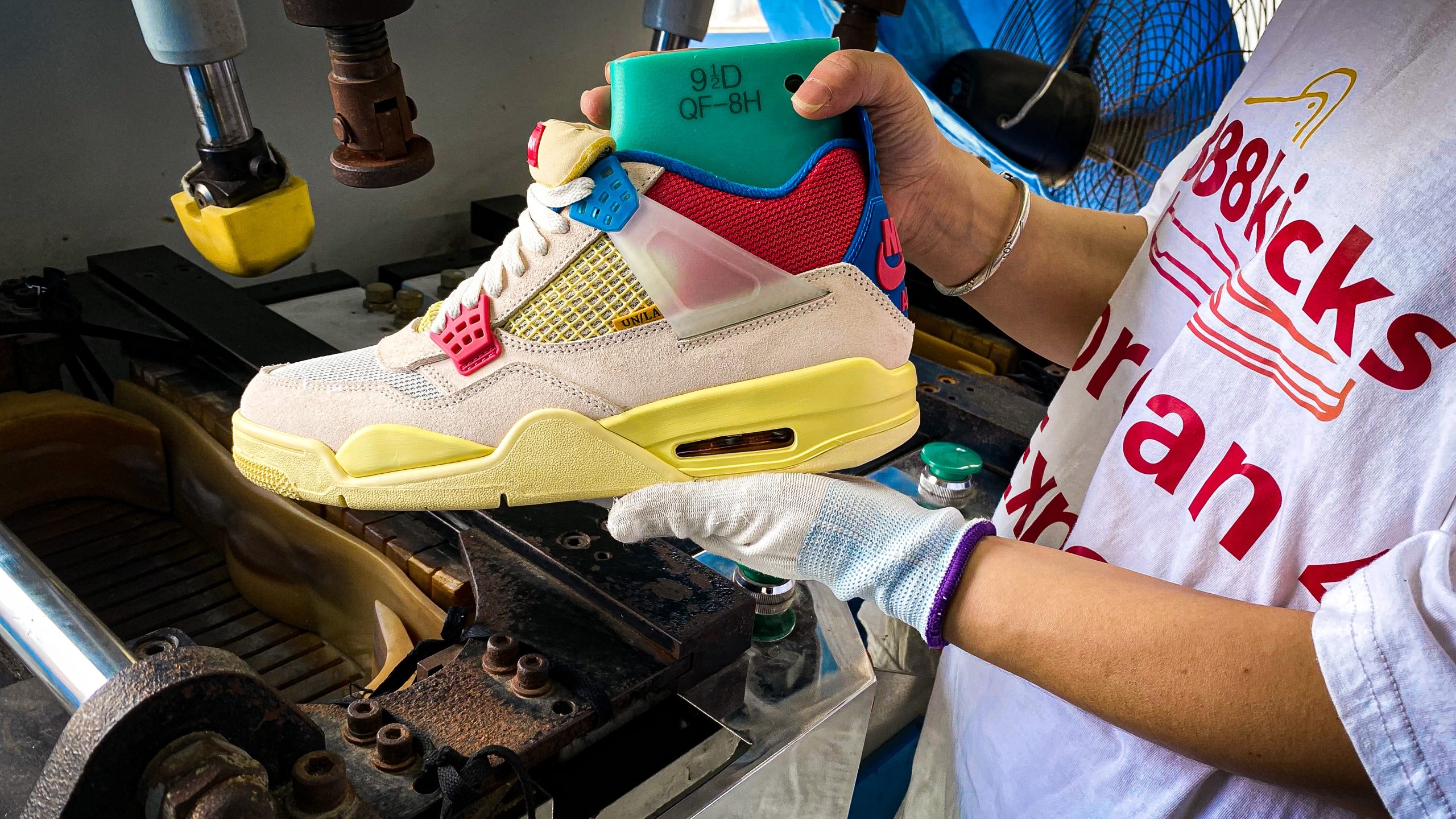 Jordan 4 Retro Union Guava Ice