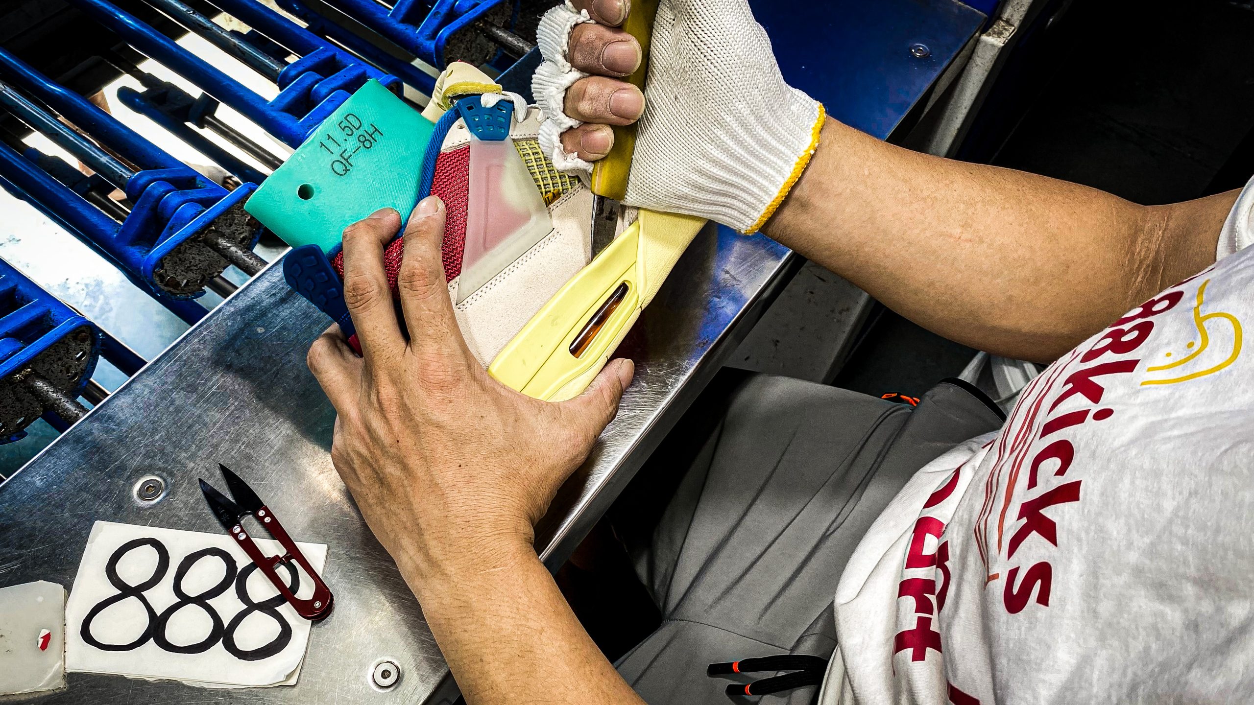 Jordan 4 Retro Union Guava Ice