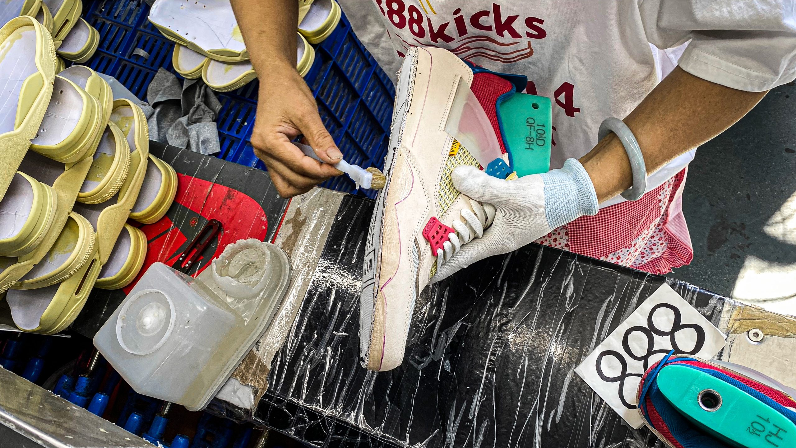 Jordan 4 Retro Union Guava Ice