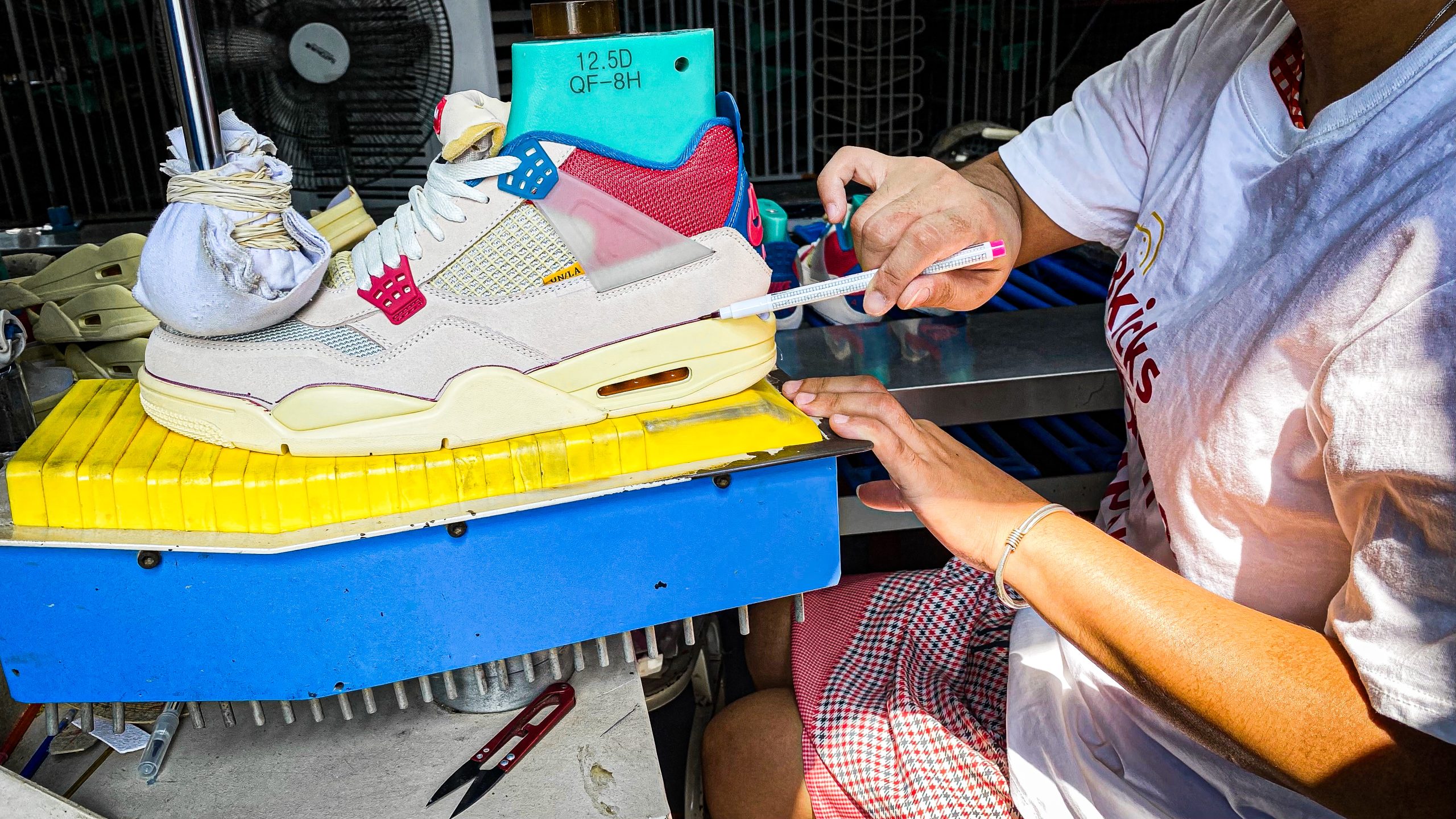 Jordan 4 Retro Union Guava Ice