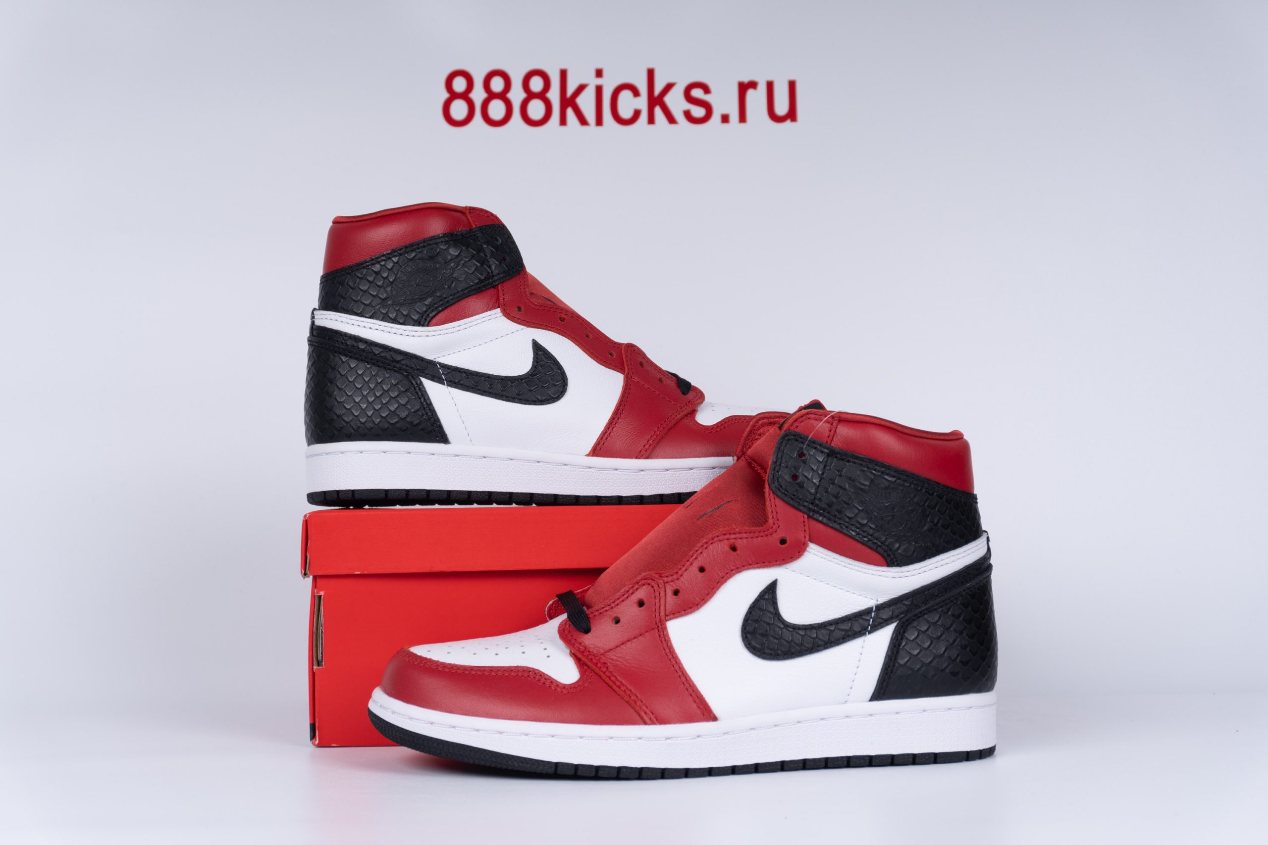 Jordan 1 Retro High Satin Snake Chicago (W)