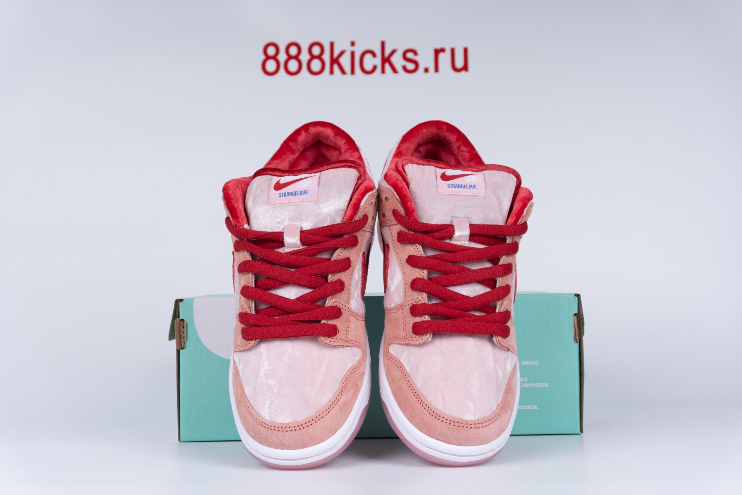 Nike SB Dunk Low StrangeLove Skateboards (Regular Box)