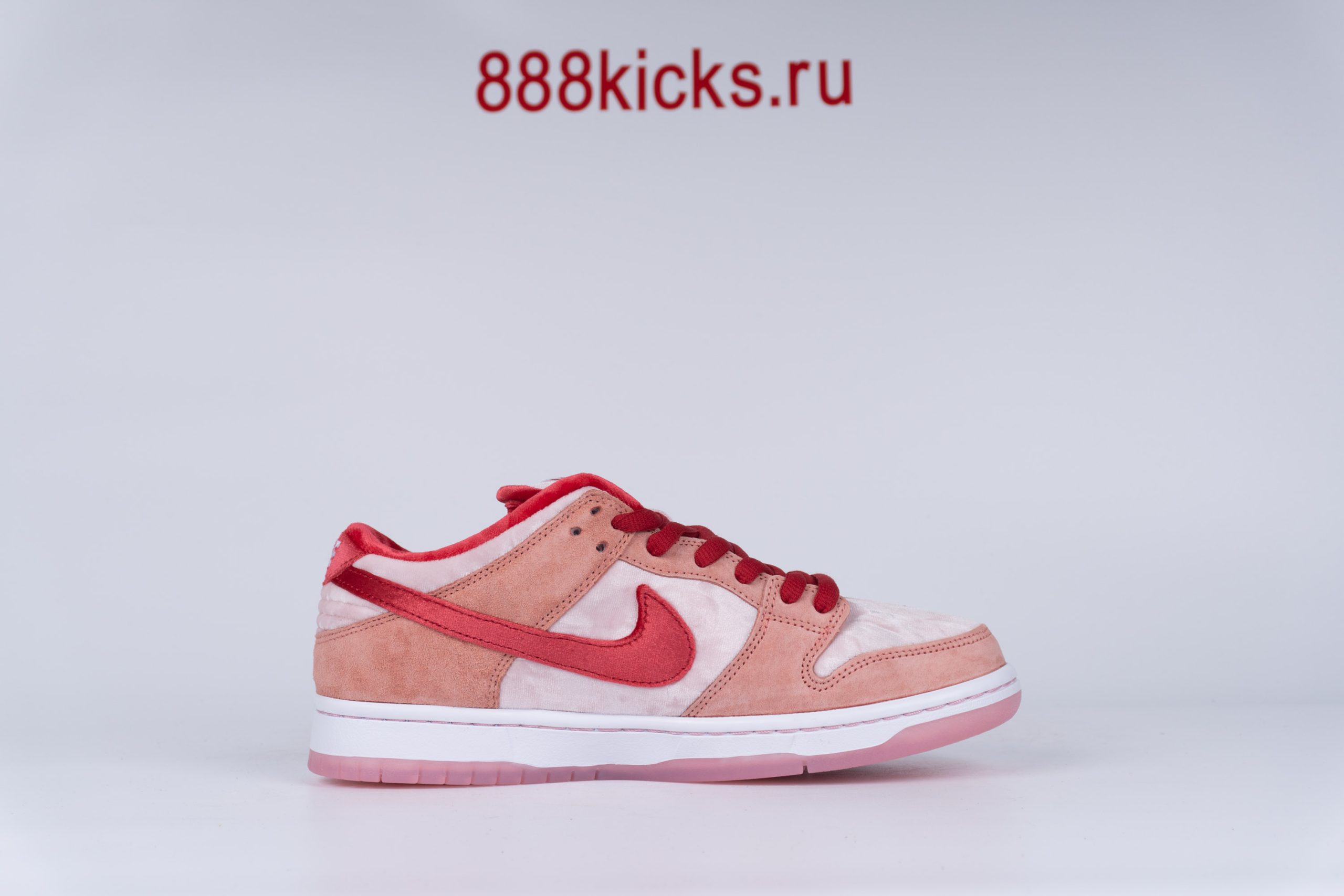 Nike SB Dunk Low StrangeLove Skateboards (Regular Box)