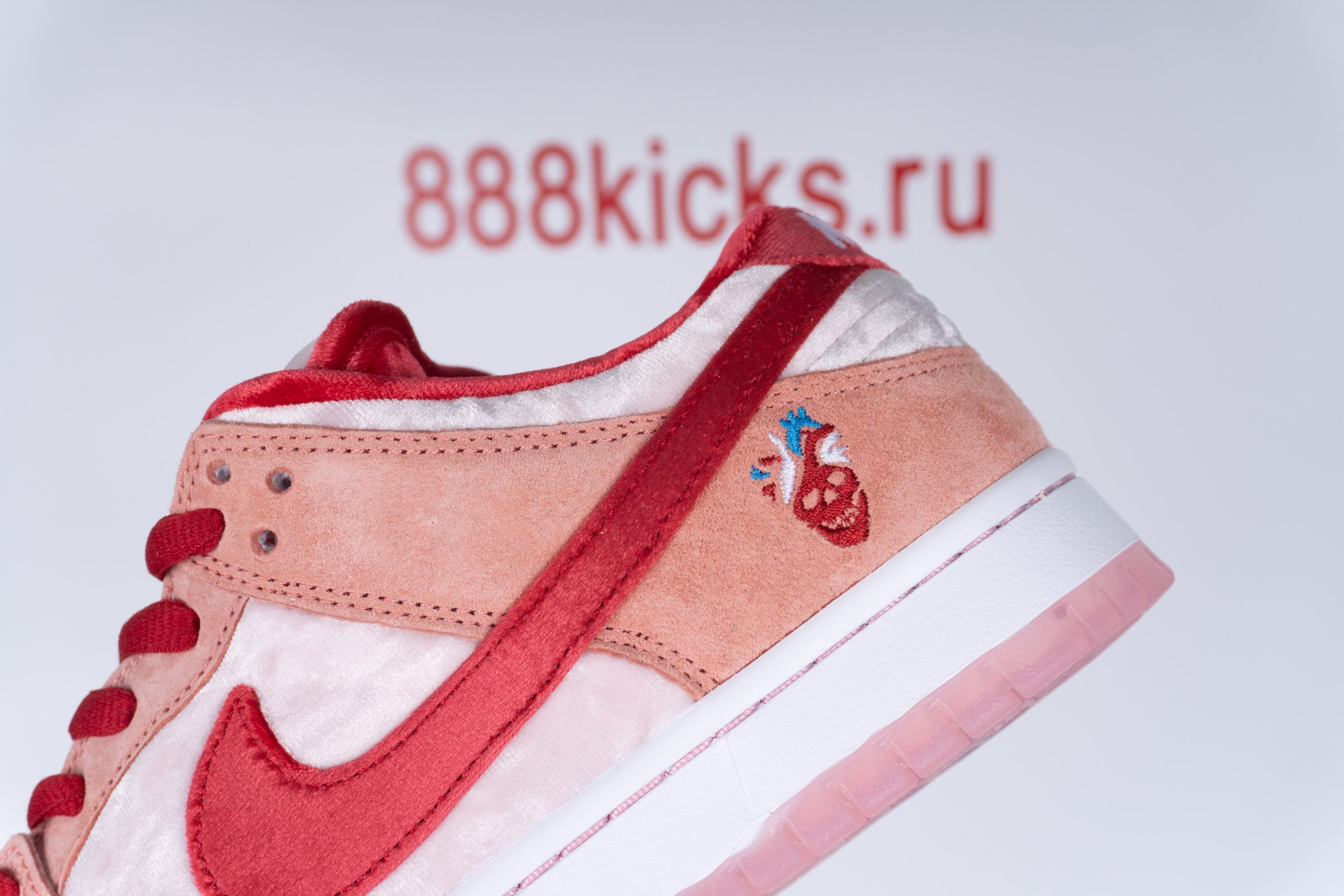 Nike SB Dunk Low StrangeLove Skateboards (Regular Box)