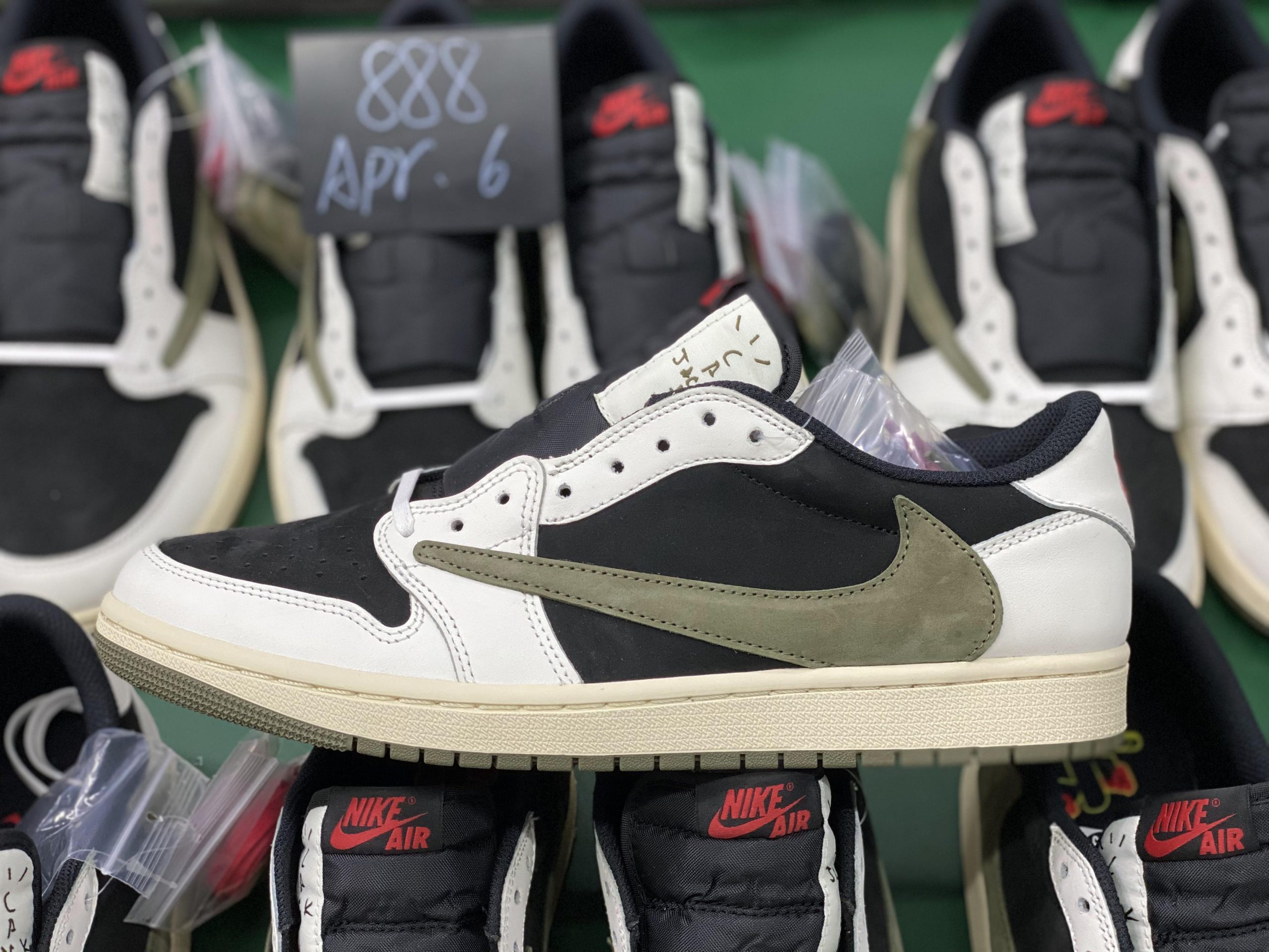 Jordan 1 Retro Low OG SP Travis Scott Olive (W)
