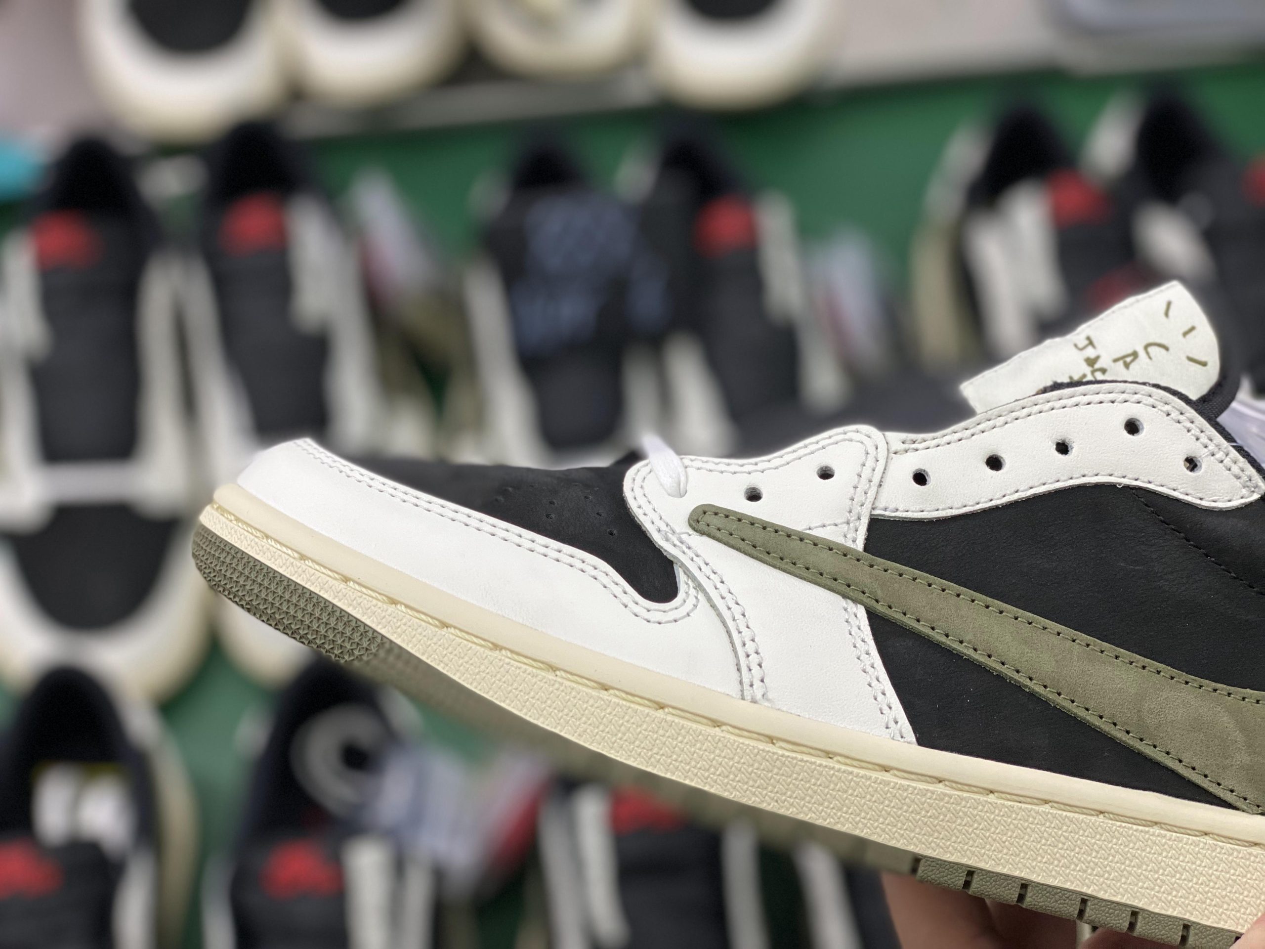 Jordan 1 Retro Low OG SP Travis Scott Olive (W)